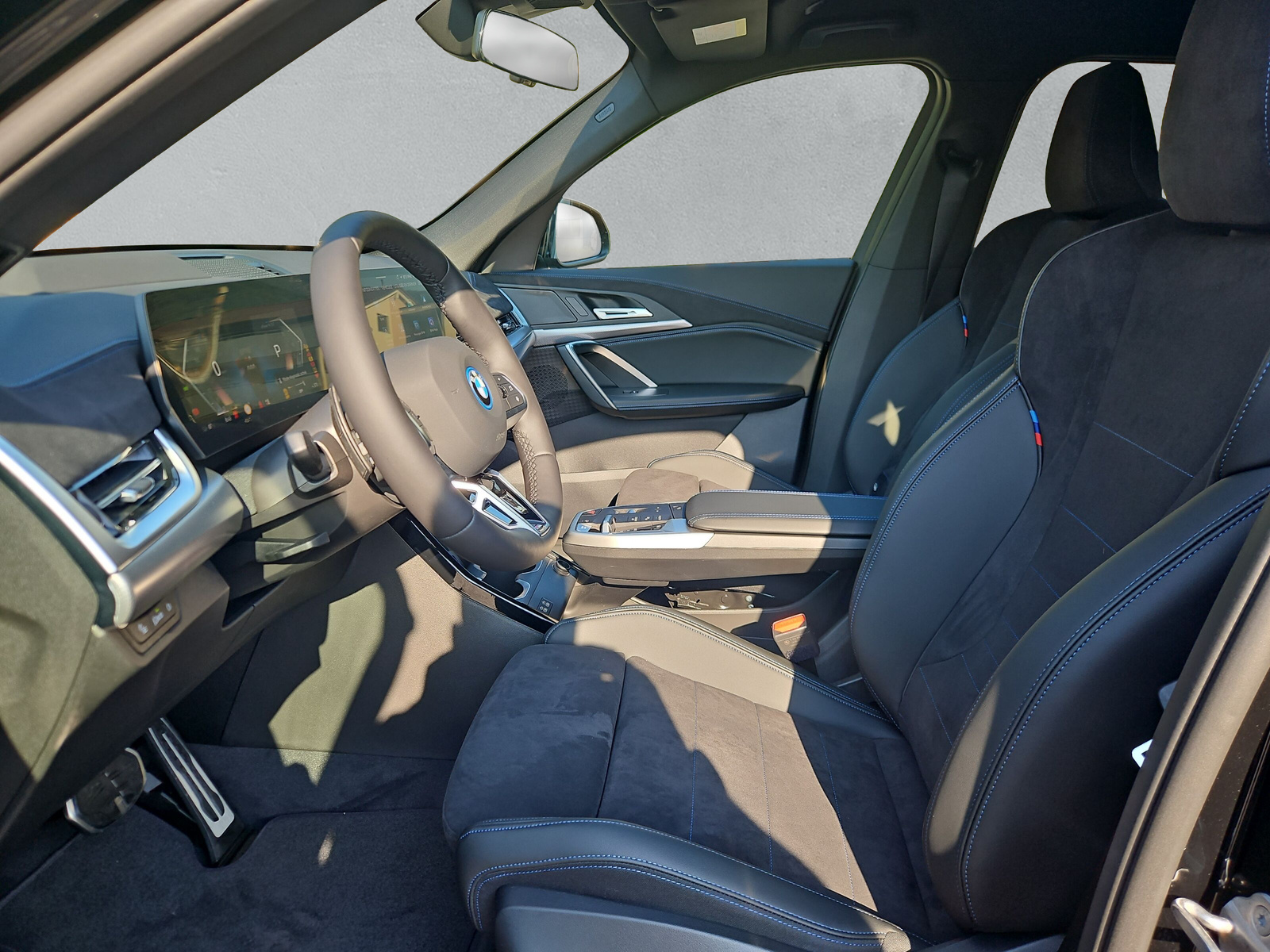 BMW iX1 xDrive 30 Edition M Sport-image-11