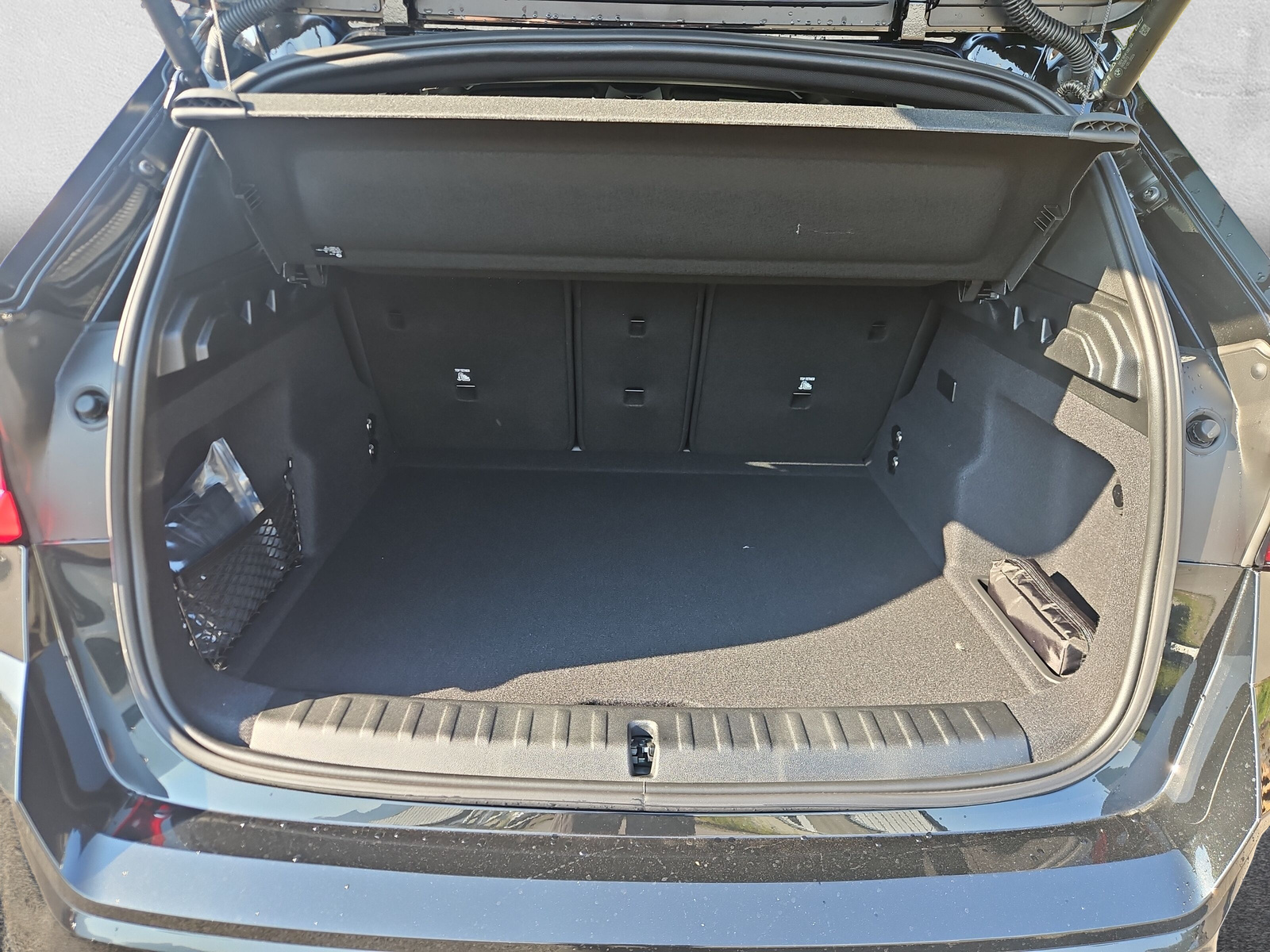 BMW iX1 xDrive 30 Edition M Sport-image-10