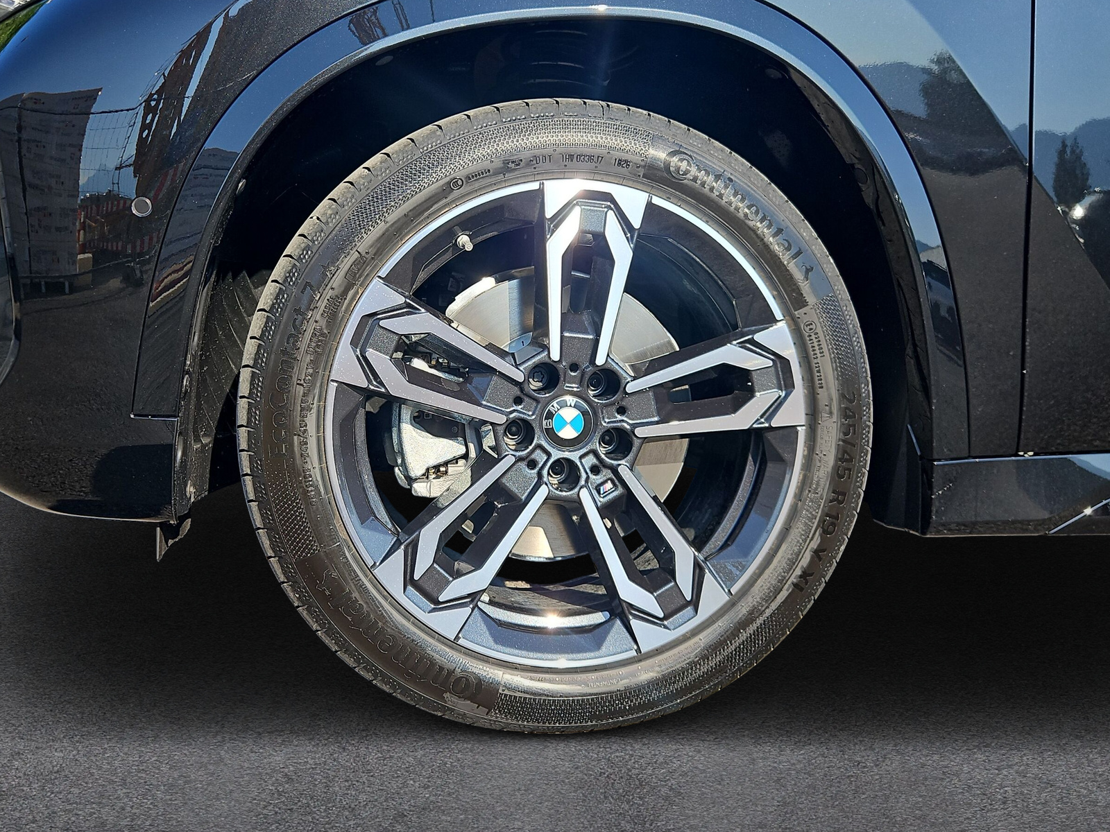 BMW iX1 xDrive 30 Edition M Sport-image-9