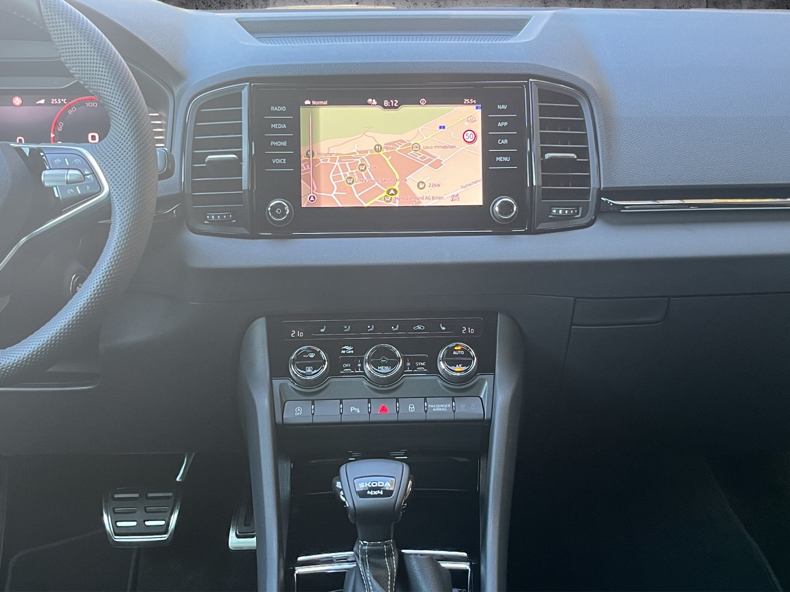 SKODA Karoq 2.0 TDI SportLine 4x4 DSG-image-10