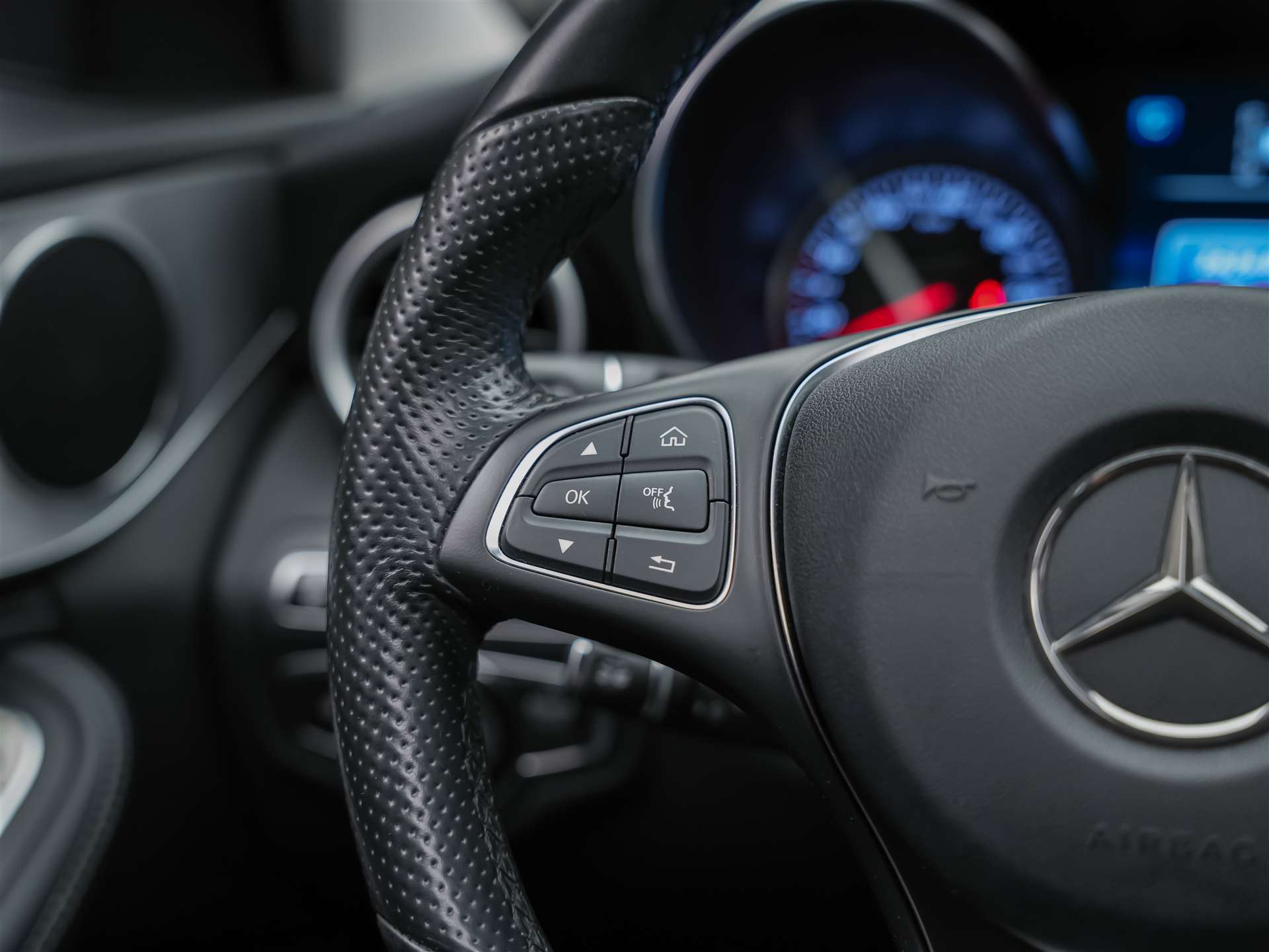 MERCEDES-BENZ C 400 Avantgarde 4Matic 7G-Tronic *El. Sitze mit Memory*Sitzheizung*Panorama*-image-27