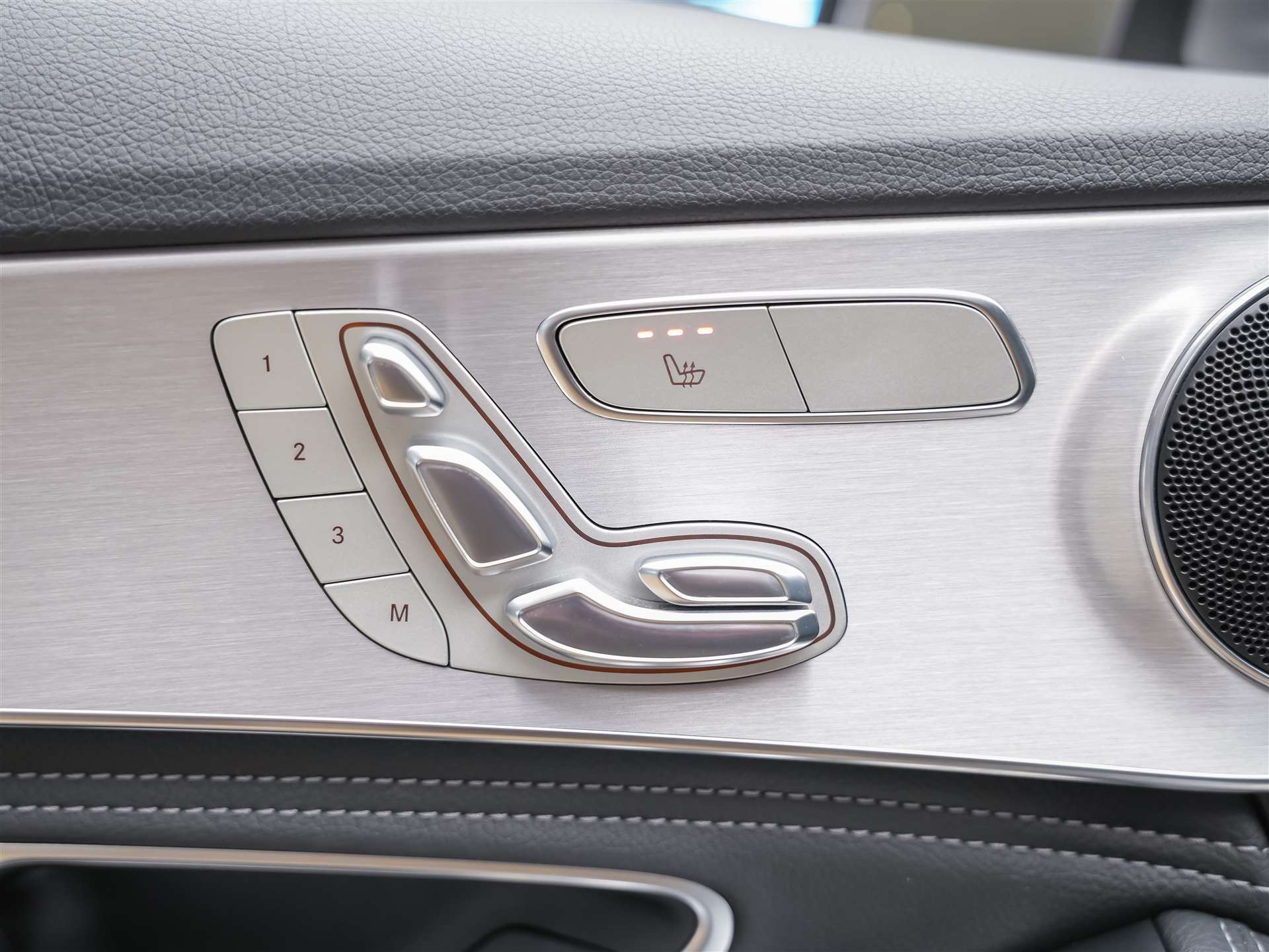 MERCEDES-BENZ C 400 Avantgarde 4Matic 7G-Tronic *El. Sitze mit Memory*Sitzheizung*Panorama*-image-24