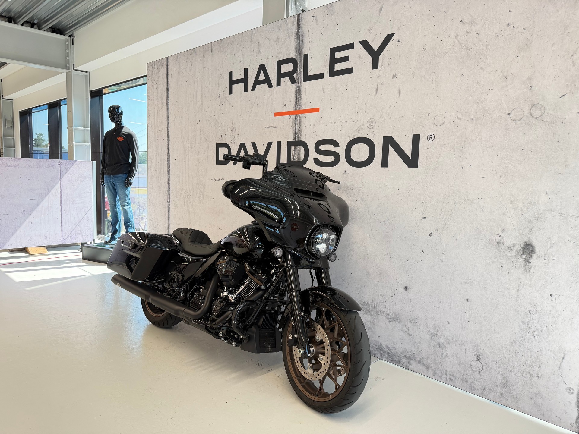 HARLEY-DAVIDSON FLHXST Street Glide ST 117-showroom-element-1