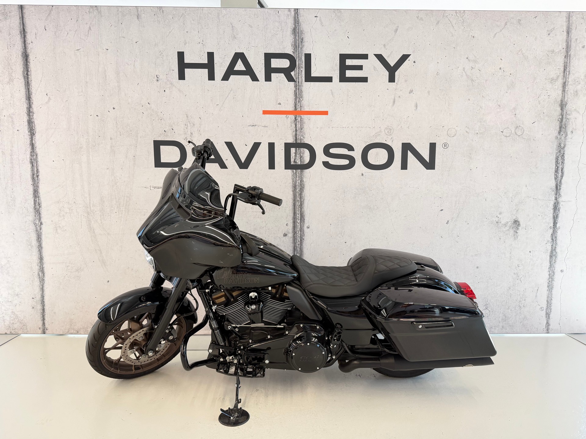 HARLEY-DAVIDSON FLHXST Street Glide ST 117-showroom-element-3