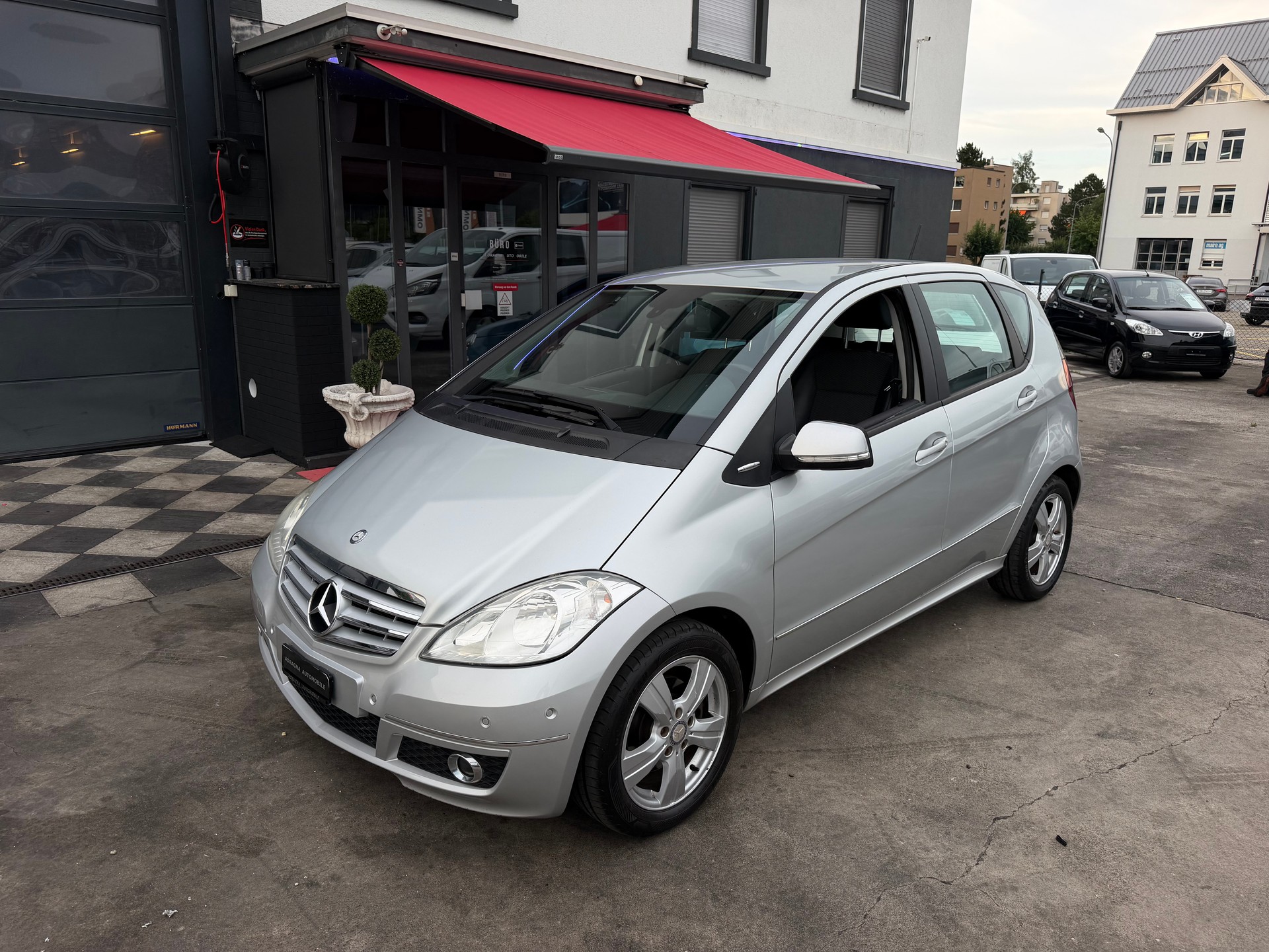 MERCEDES-BENZ A 180 Avantgarde Selection Autotronic-image-3
