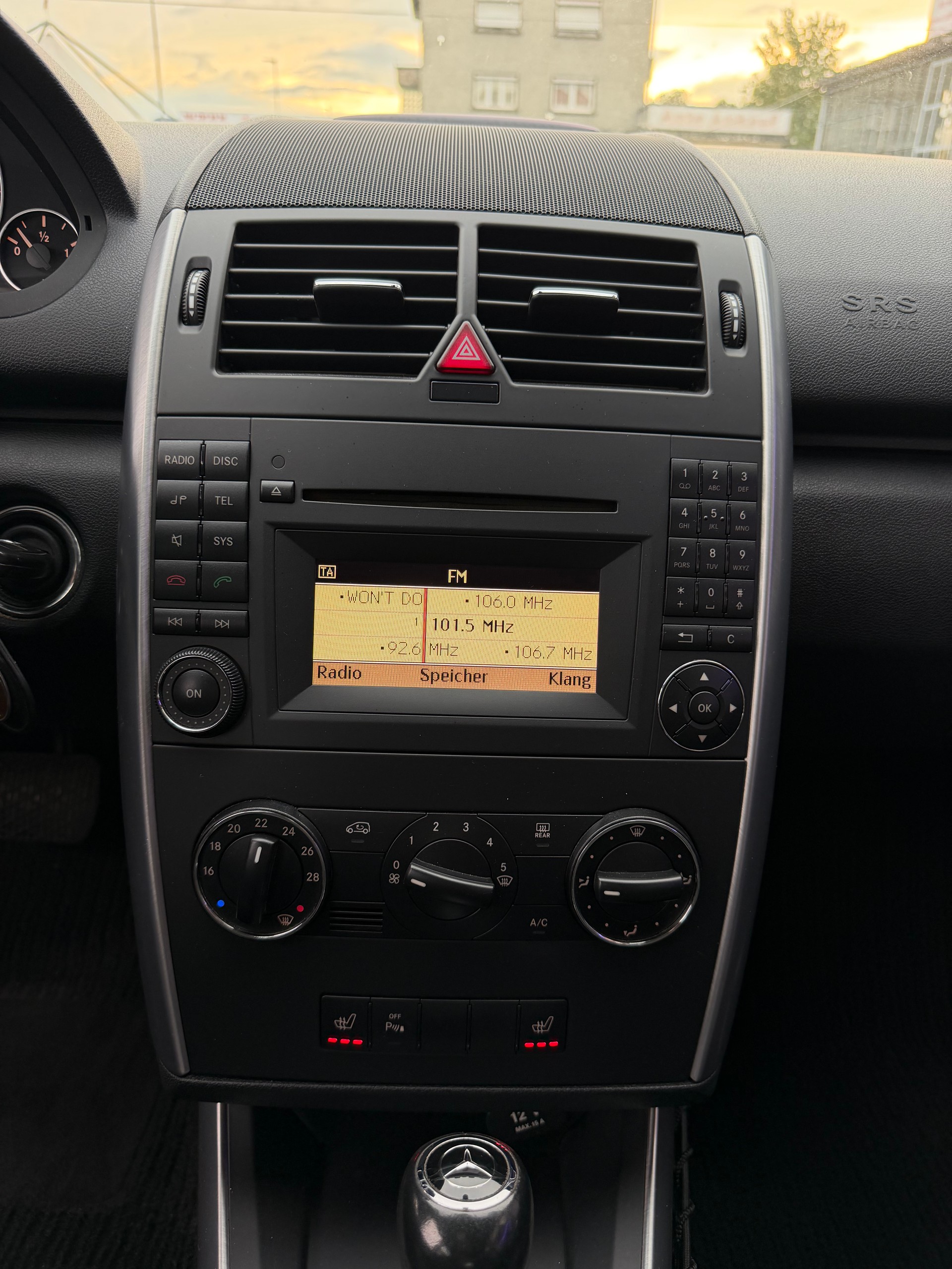 MERCEDES-BENZ A 180 Avantgarde Selection Autotronic-image-17