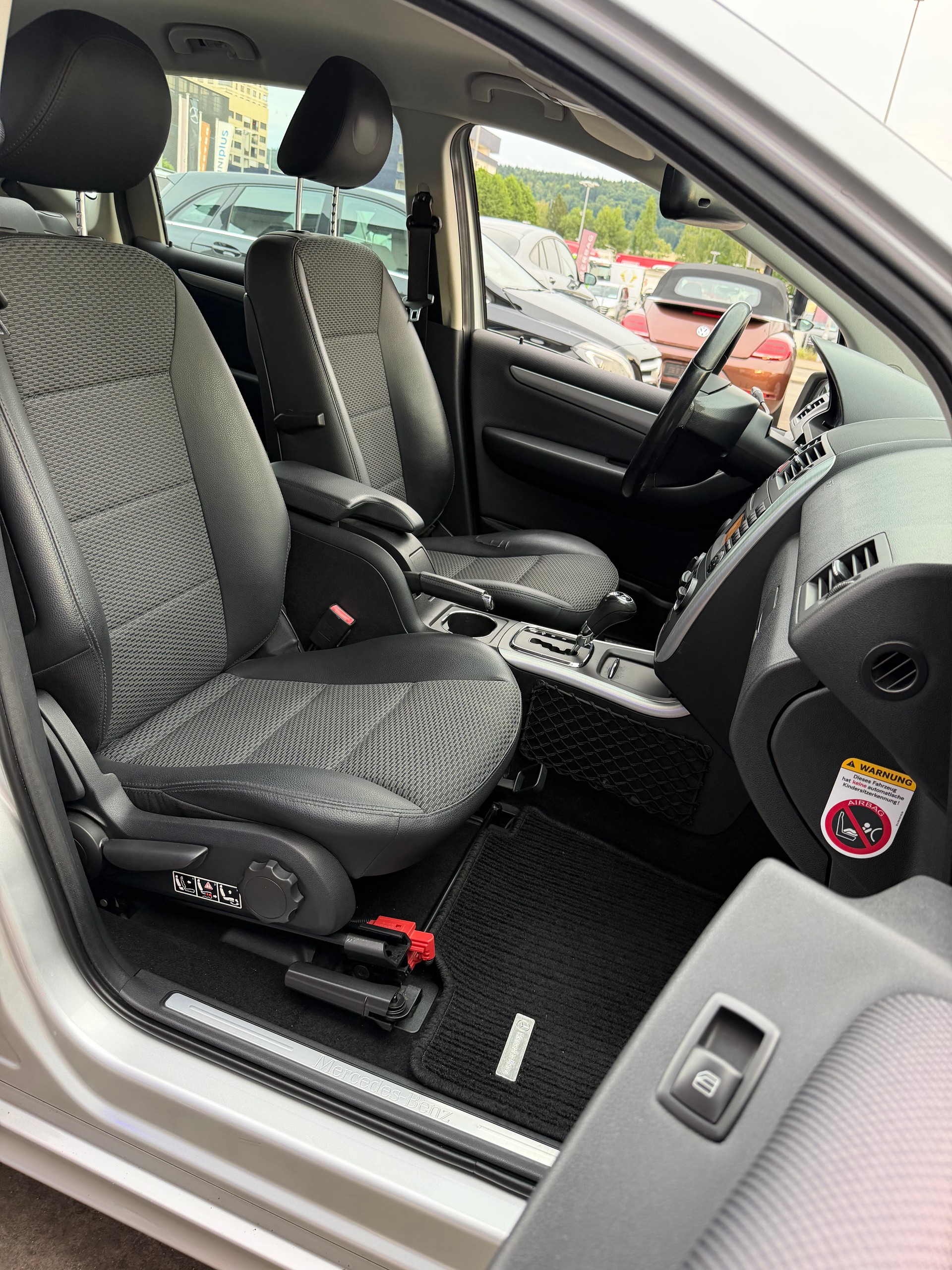 MERCEDES-BENZ A 180 Avantgarde Selection Autotronic-image-14