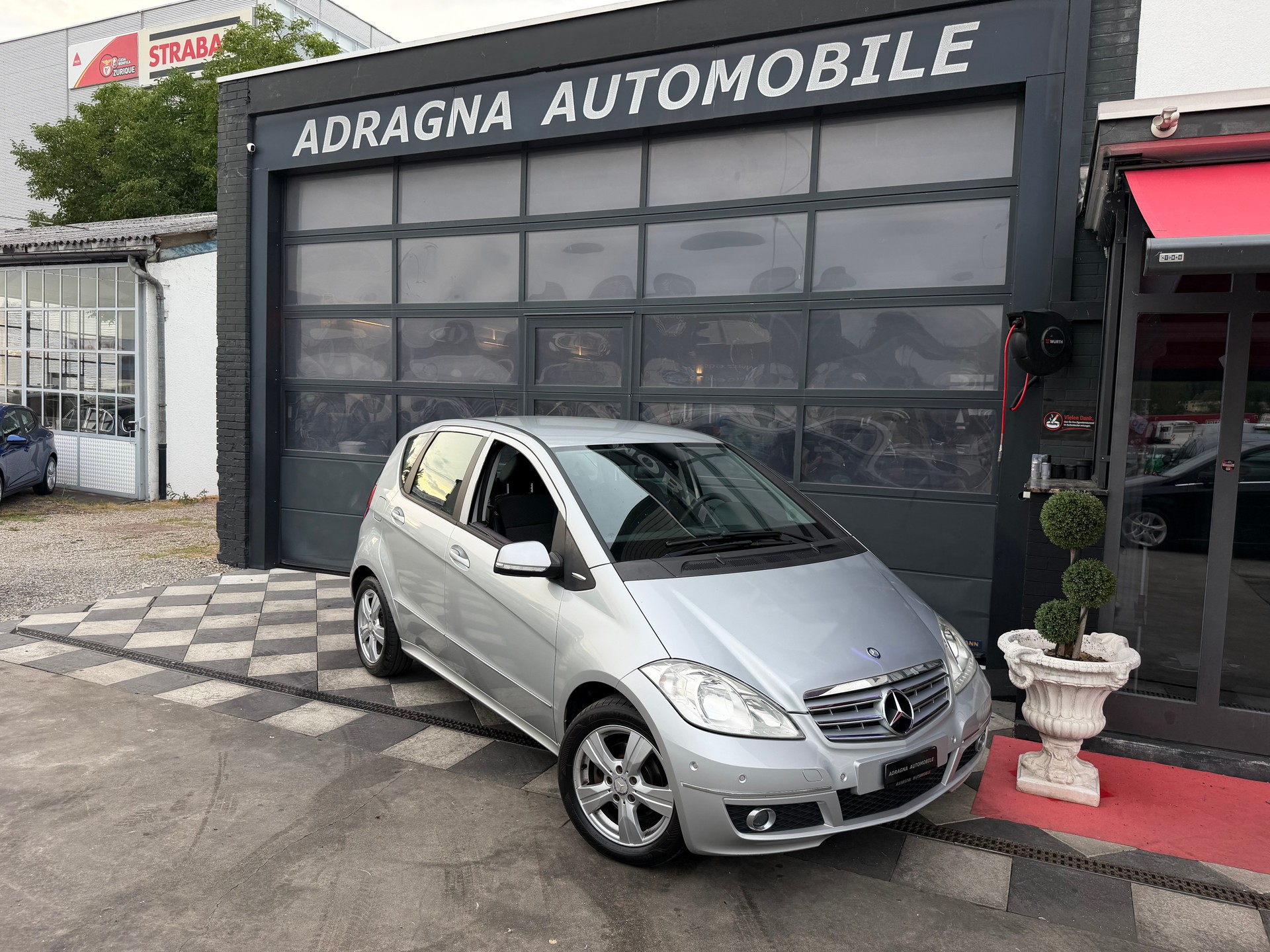 MERCEDES-BENZ A 180 Avantgarde Selection Autotronic-image-2