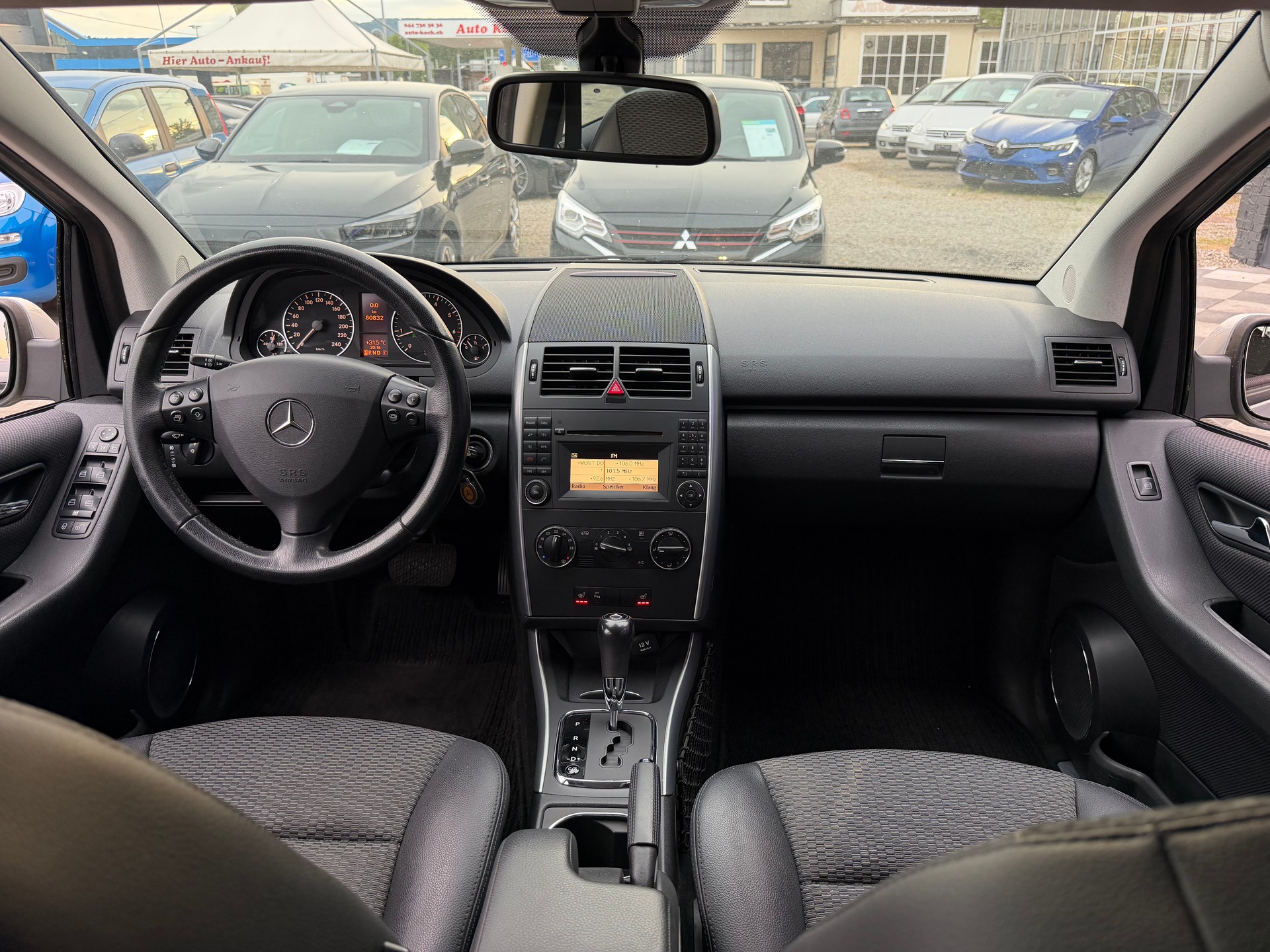 MERCEDES-BENZ A 180 Avantgarde Selection Autotronic-image-15