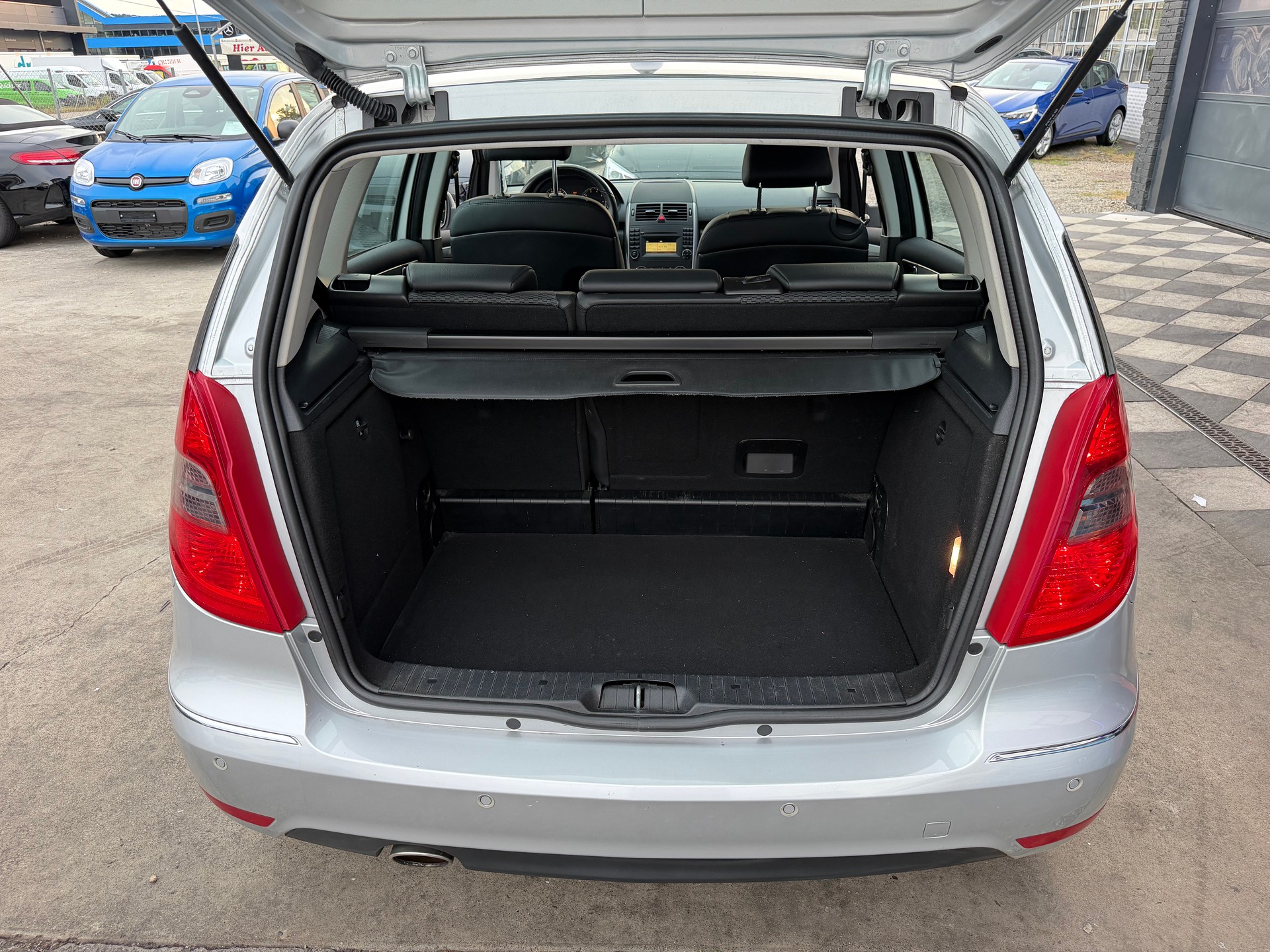 MERCEDES-BENZ A 180 Avantgarde Selection Autotronic-image-12