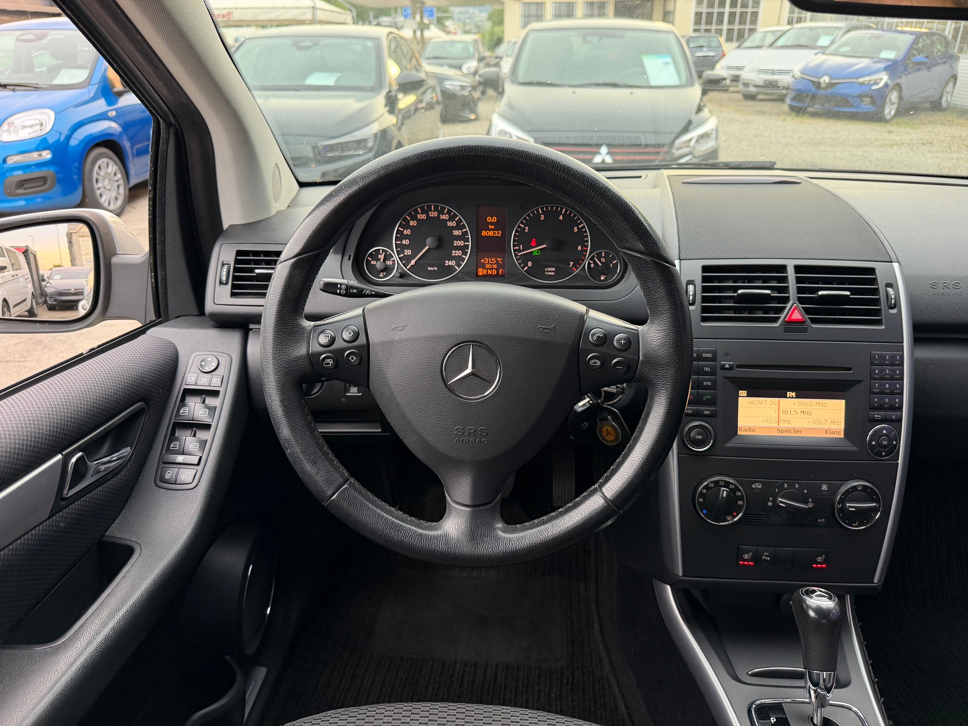 MERCEDES-BENZ A 180 Avantgarde Selection Autotronic-image-16