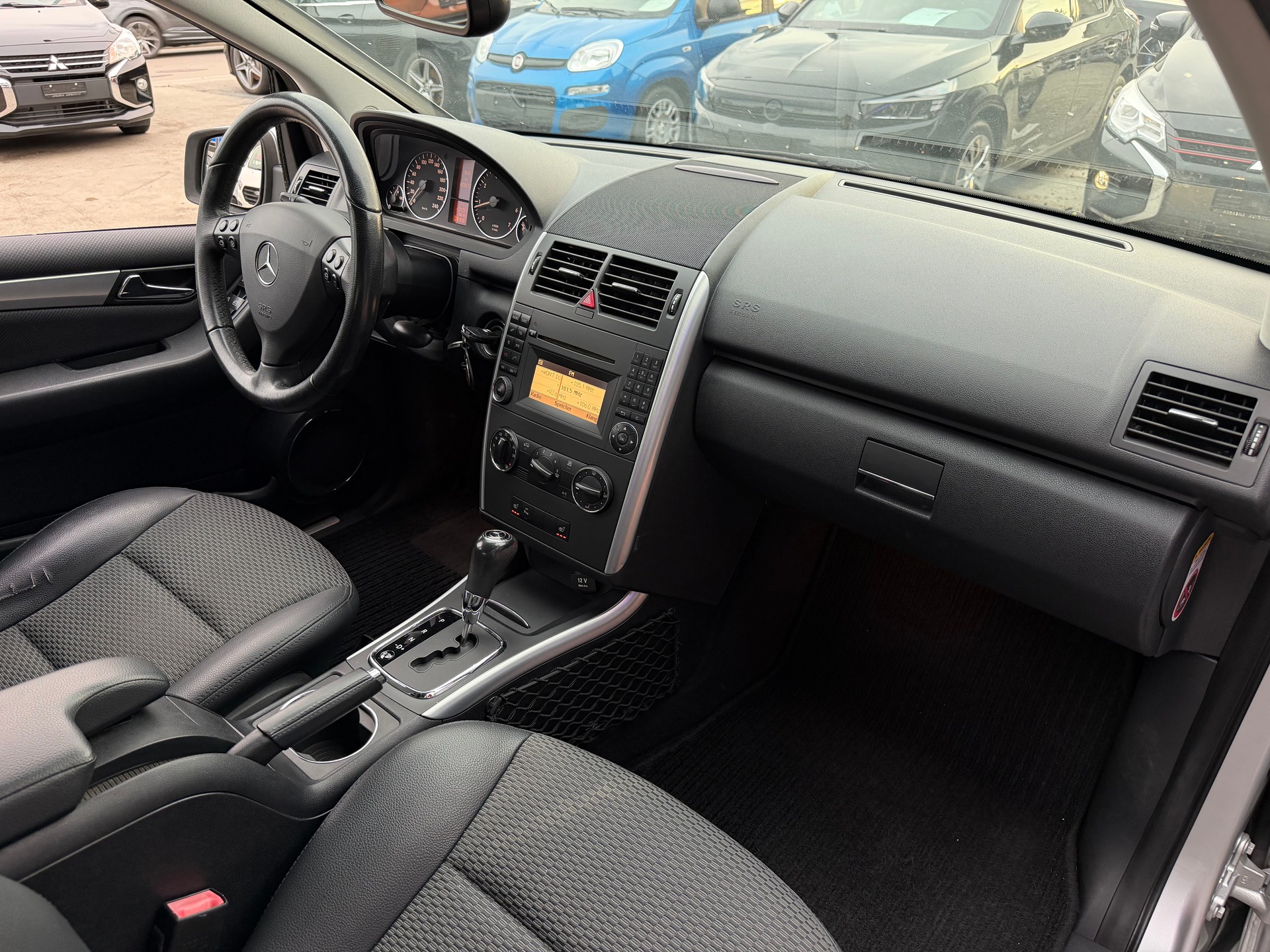 MERCEDES-BENZ A 180 Avantgarde Selection Autotronic-image-13