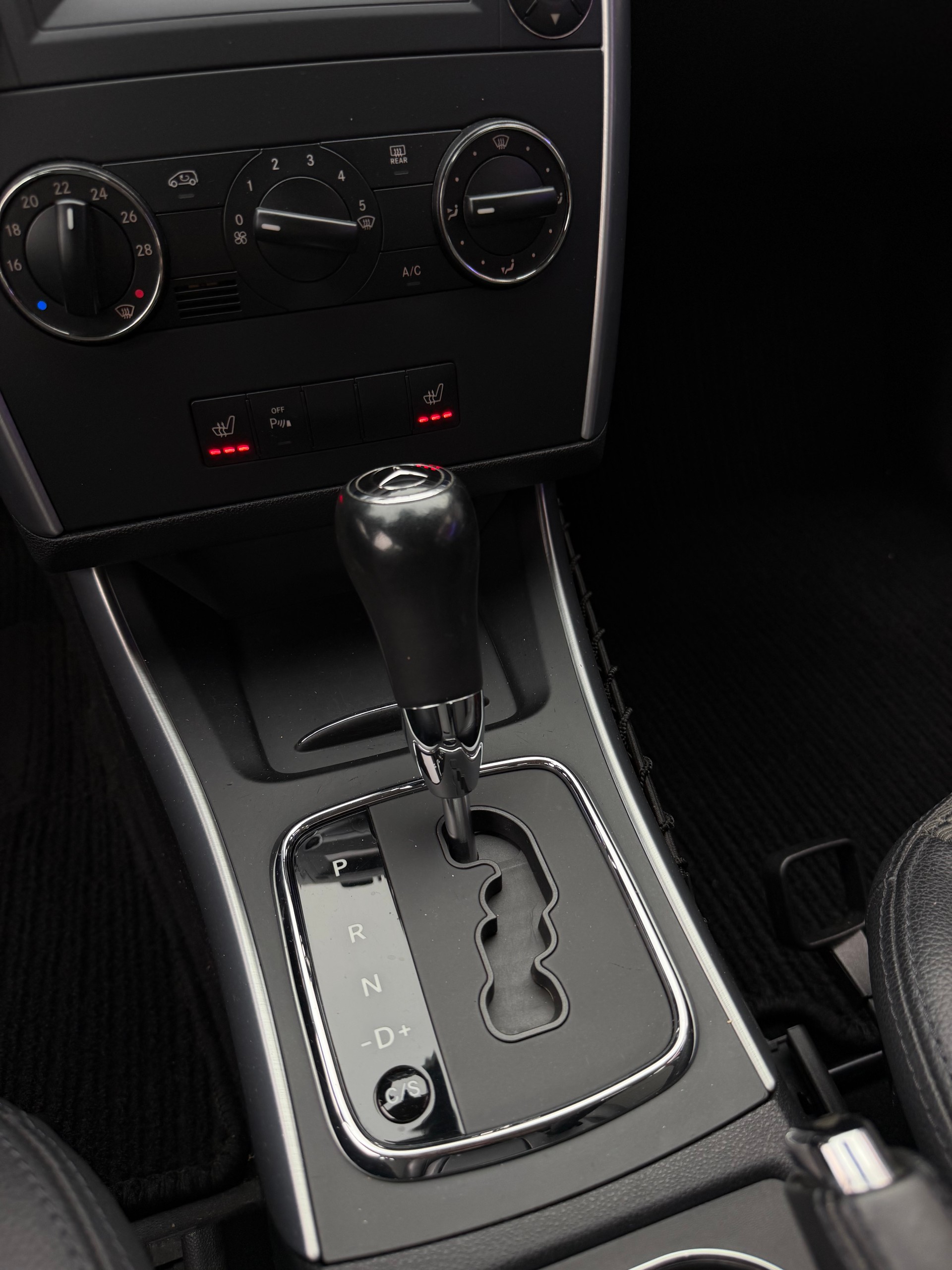 MERCEDES-BENZ A 180 Avantgarde Selection Autotronic-image-18