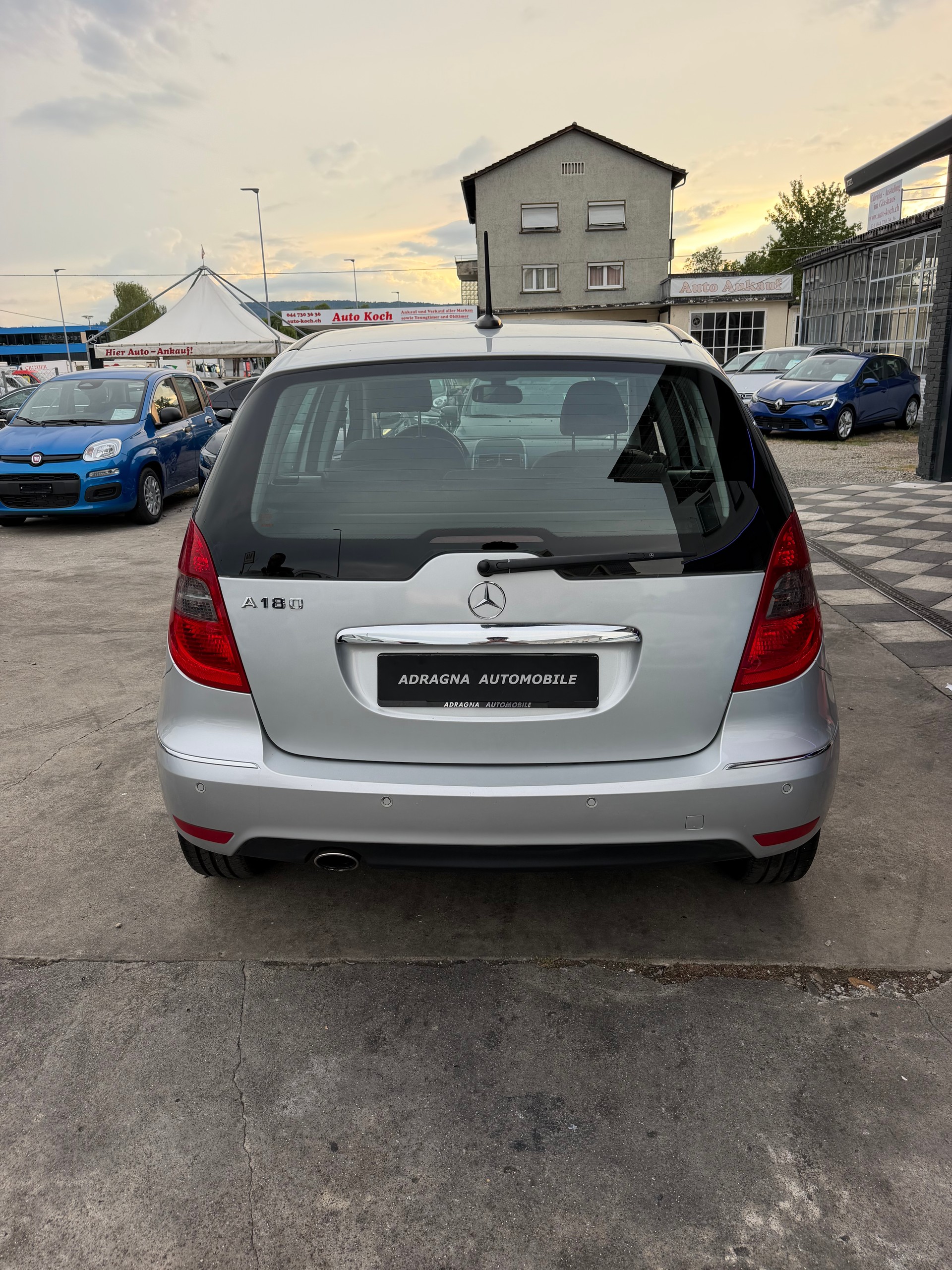 MERCEDES-BENZ A 180 Avantgarde Selection Autotronic-image-6