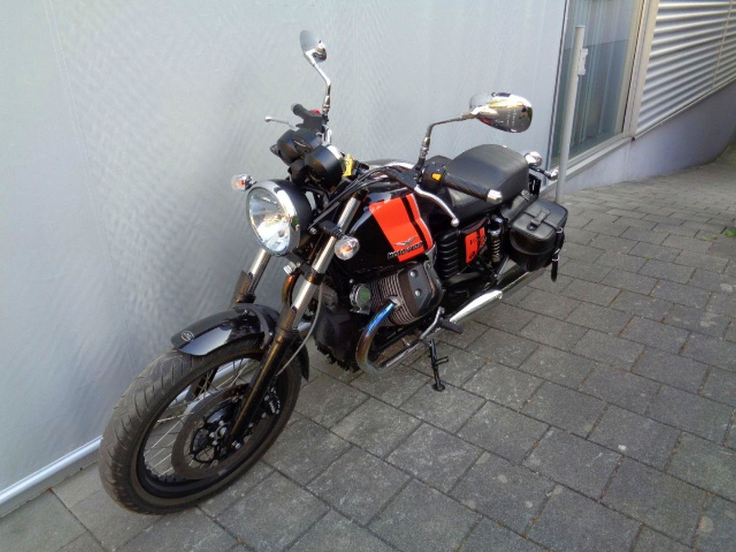 MOTO GUZZI V7 SPEZIAL-showroom-element-1