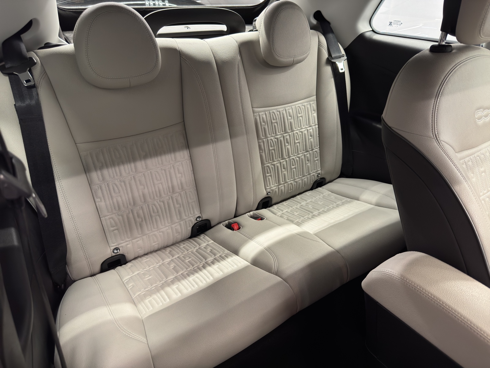 FIAT 500 Cabrio La Prima-image-9
