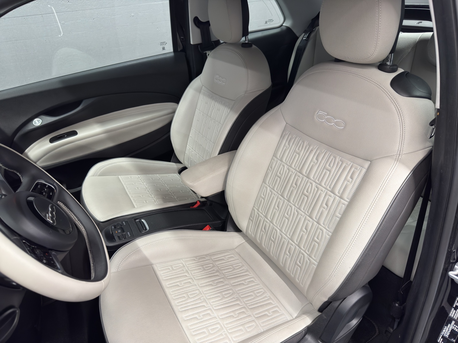FIAT 500 Cabrio La Prima-image-12