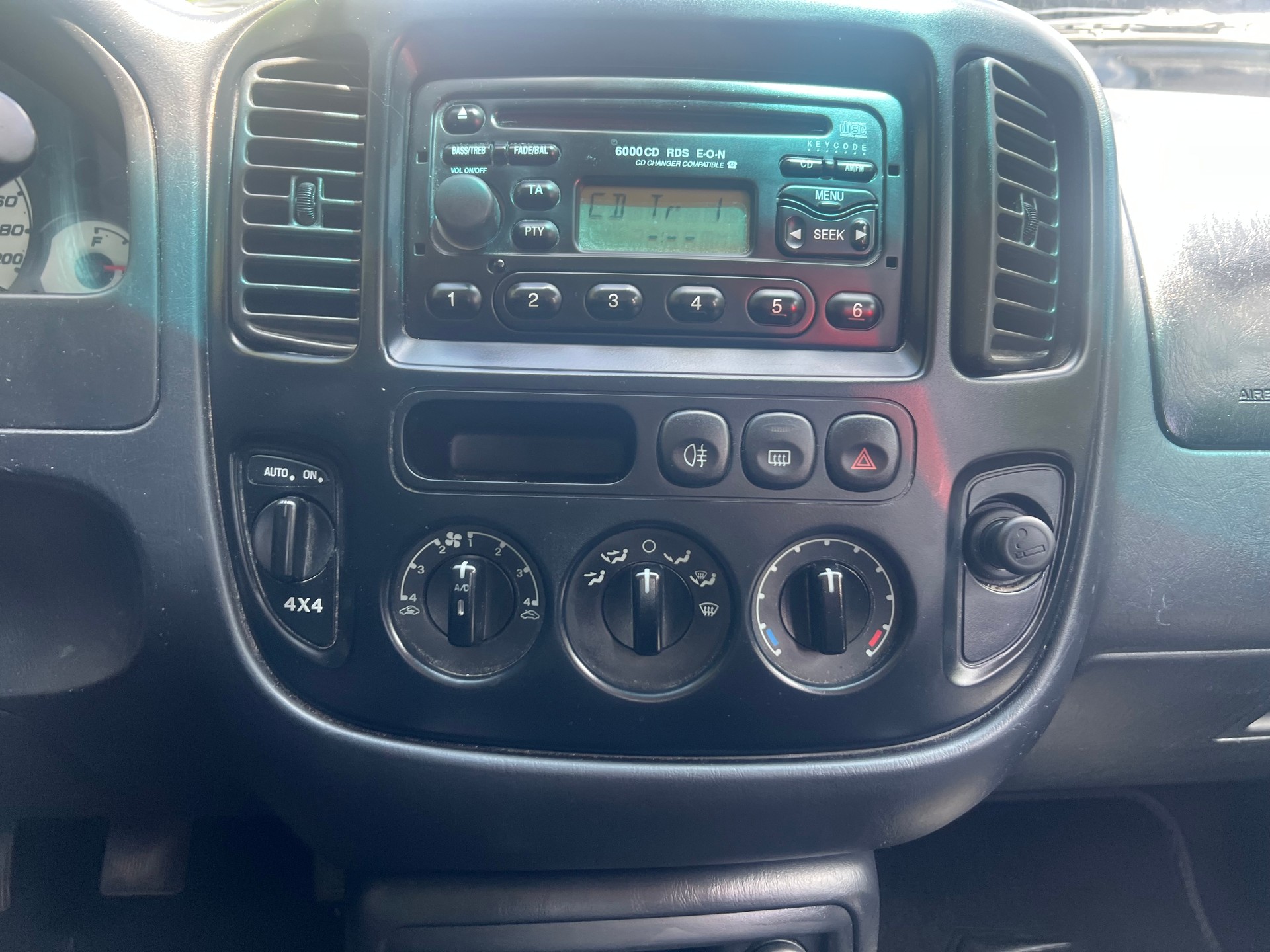 FORD Maverick 2.0 16V-image-12