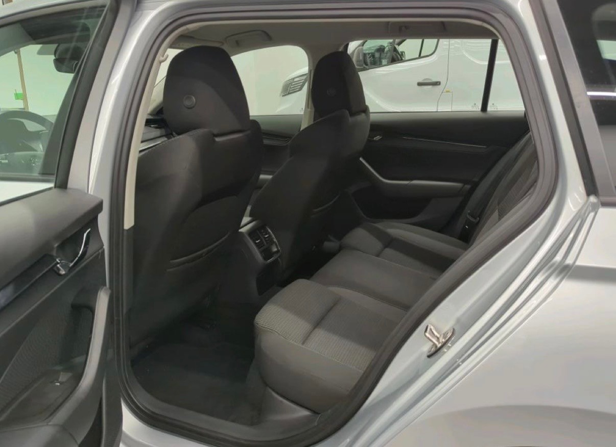 SKODA Octavia Combi 1.4 TSI Plug-In-Hybrid DSG Style ** Frisch ab MFK und Service ** 1. Hand **-image-5