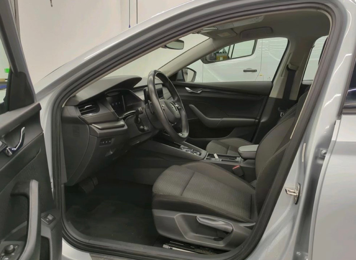 SKODA Octavia Combi 1.4 TSI Plug-In-Hybrid DSG Style ** Frisch ab MFK und Service ** 1. Hand **-image-3