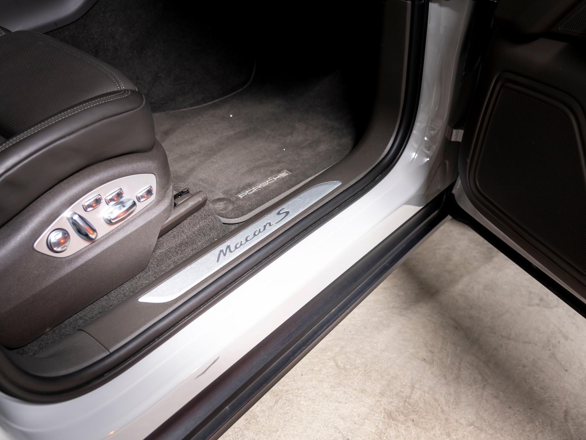 PORSCHE Macan S PDK-image-24