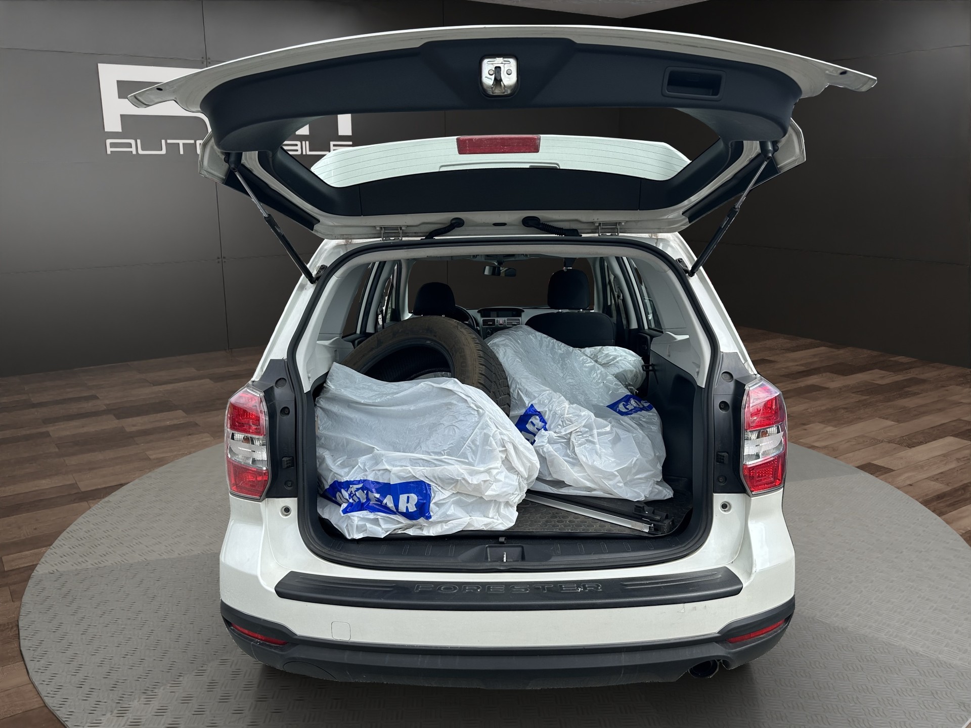 SUBARU Forester 2.0i Swiss-image-3