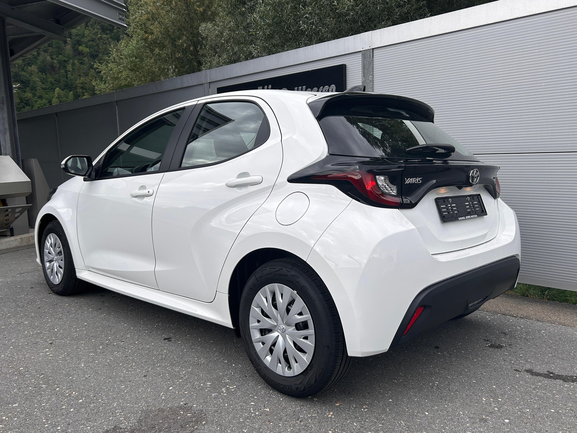 TOYOTA Yaris 1.5 VVT-i HSD Comfort-image-3