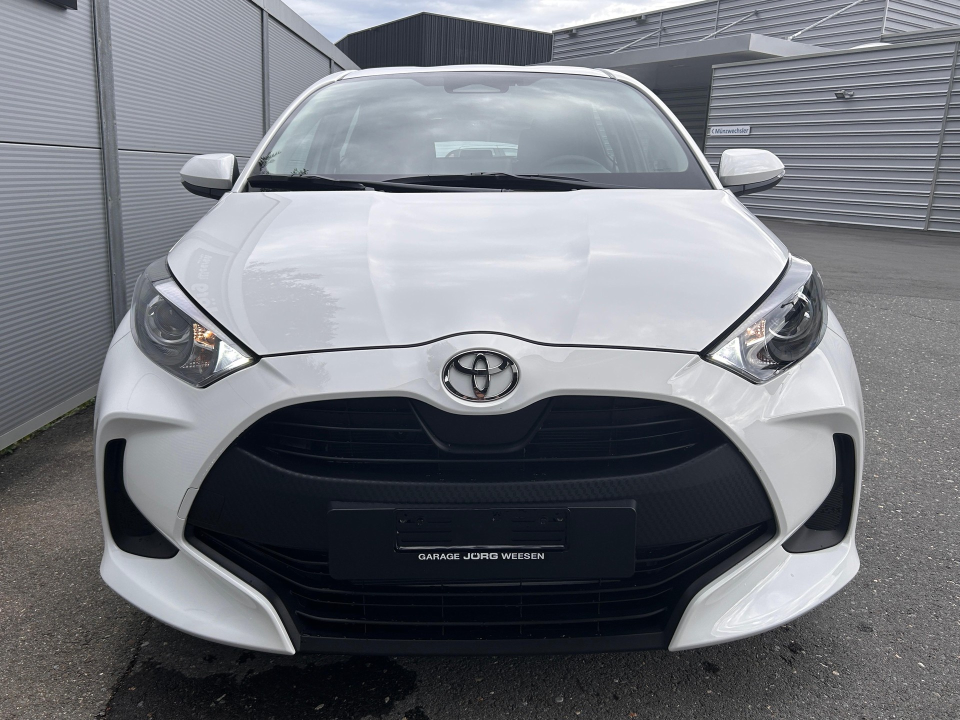 TOYOTA Yaris 1.5 VVT-i HSD Comfort-image-1