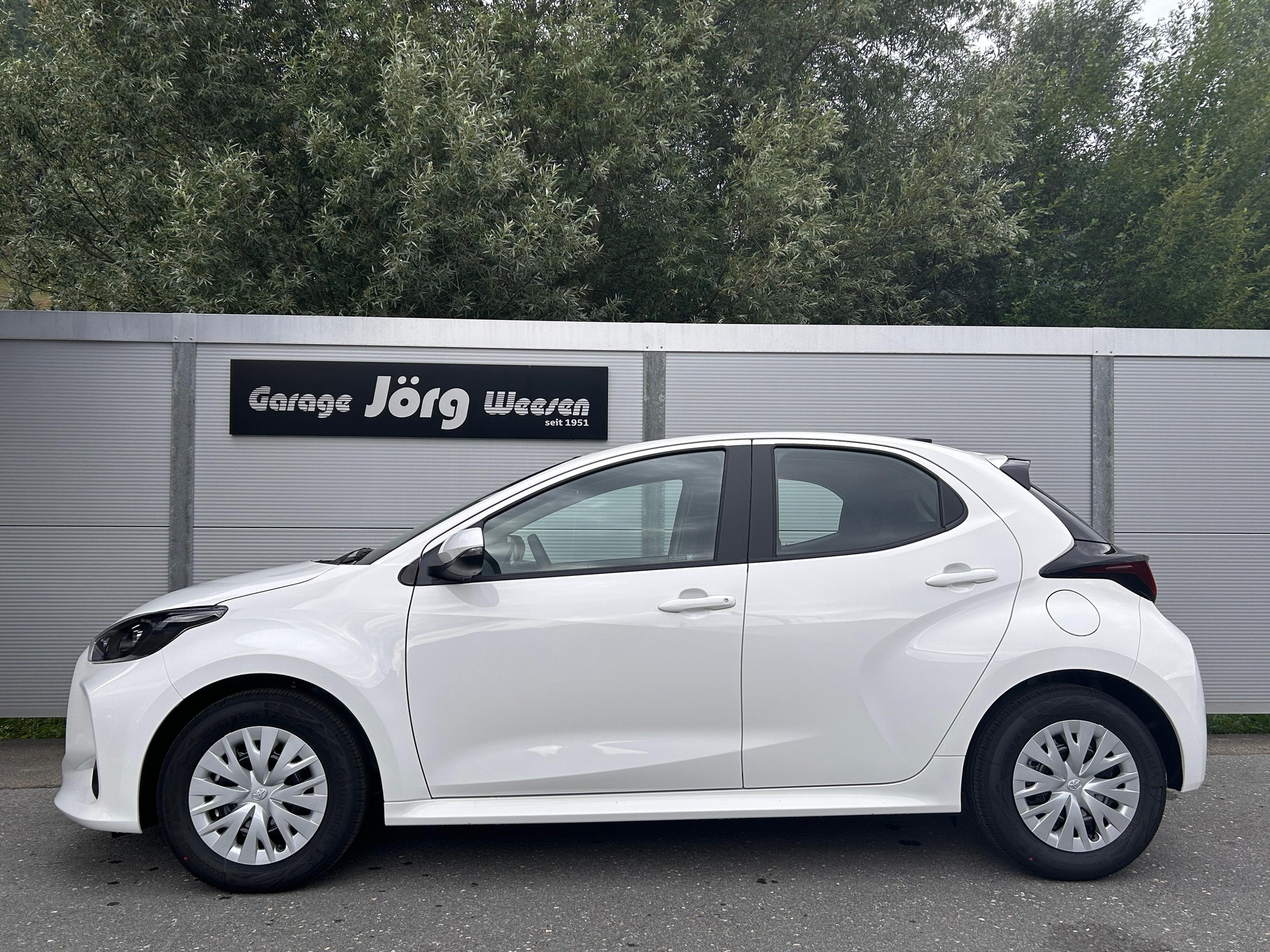 TOYOTA Yaris 1.5 VVT-i HSD Comfort-image-2