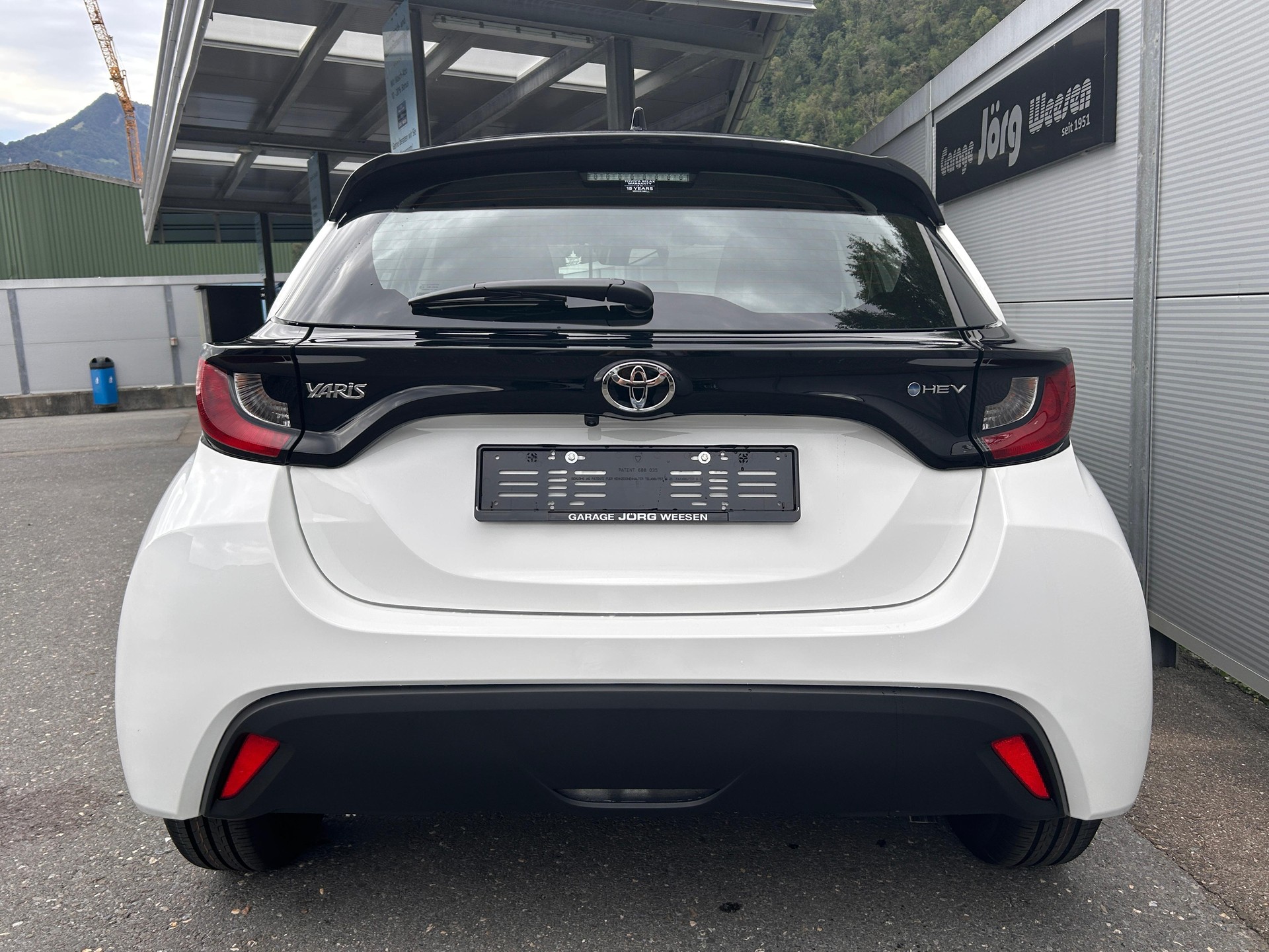 TOYOTA Yaris 1.5 VVT-i HSD Comfort-image-4