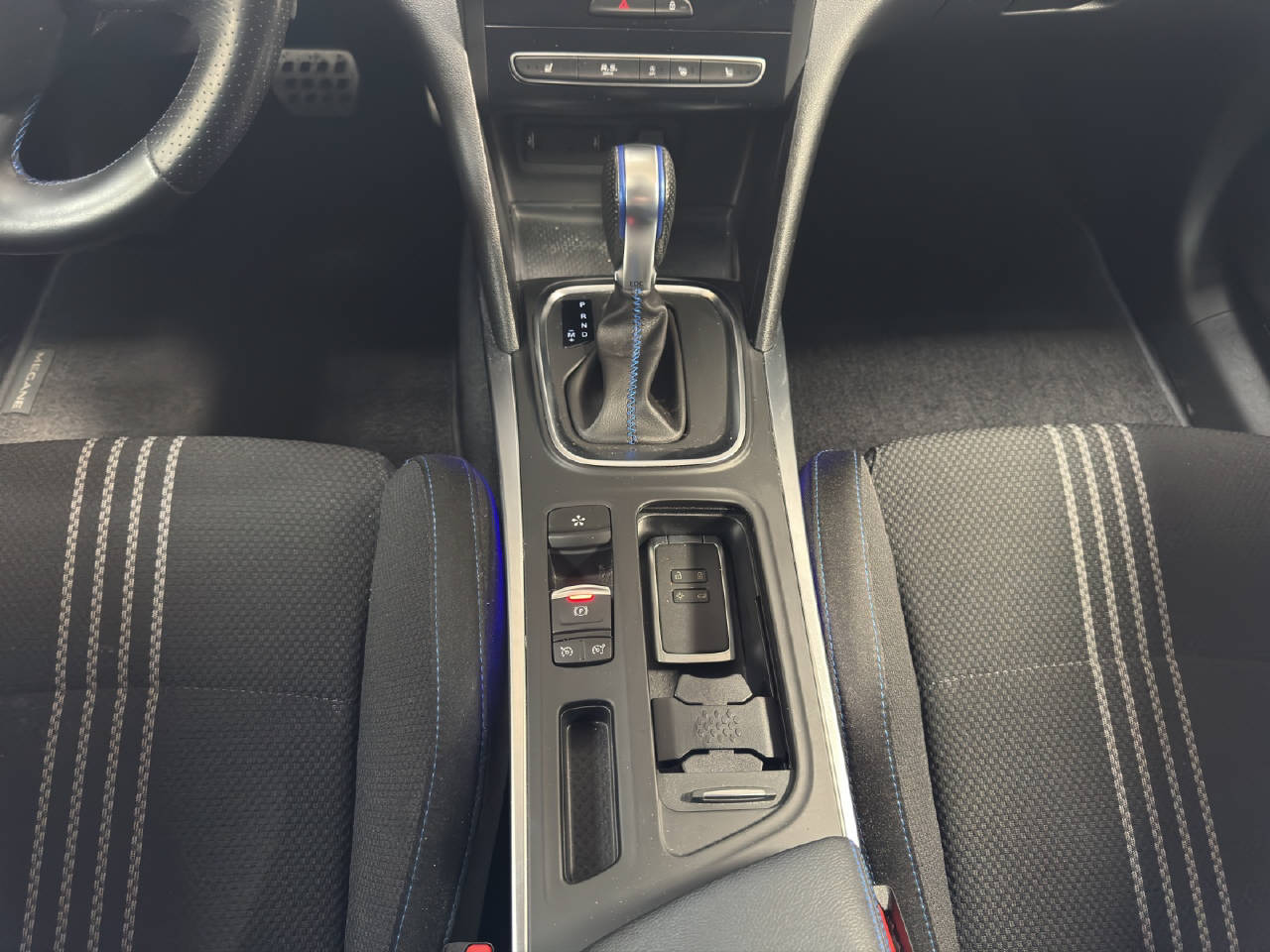 RENAULT Mégane Grandtour 1.6 TCe 205PS GT *Automat*-image-12