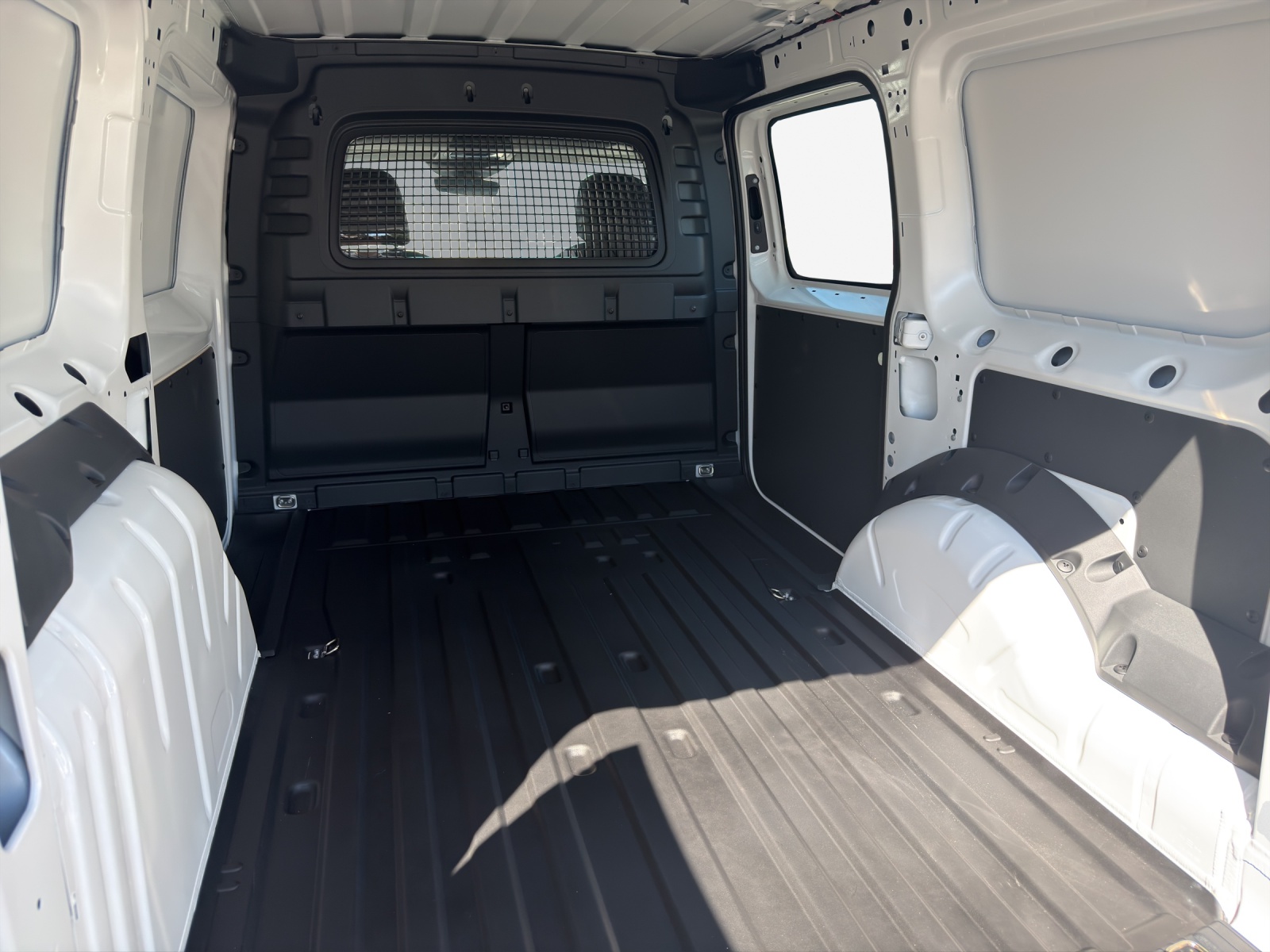VW Caddy Cargo 2.0TDI Maxi 4Motion-image-13