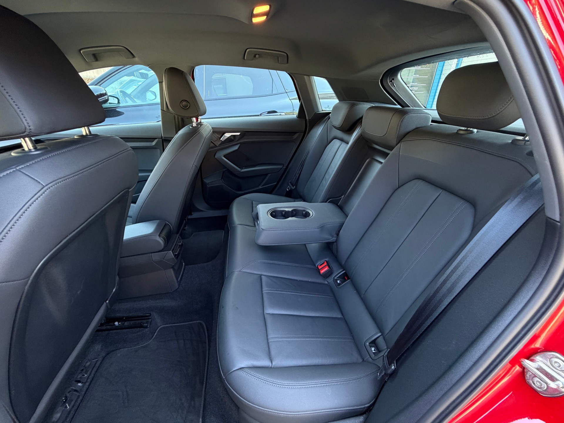 AUDI A3 Sportback 35 TDI-image-15
