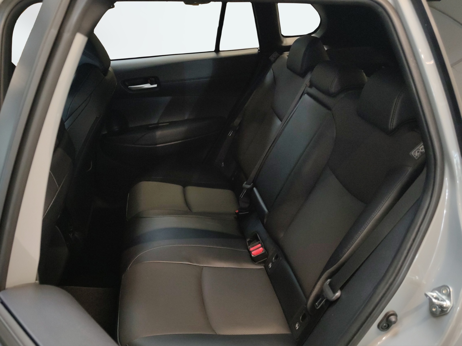 TOYOTA Corolla Cross 2.0 HSD Premium AWD-i-image-17