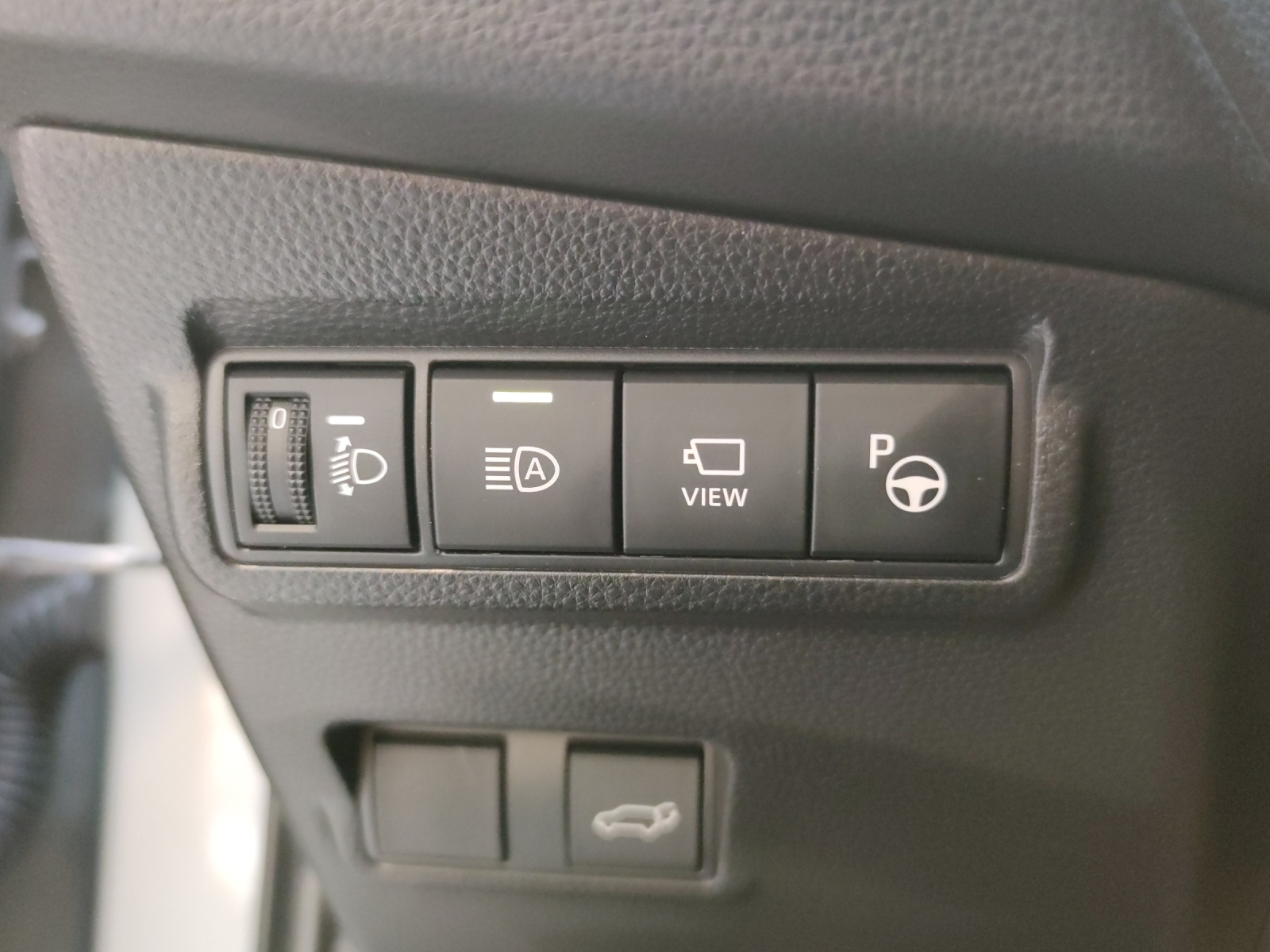 TOYOTA Corolla Cross 2.0 HSD Premium AWD-i-image-19