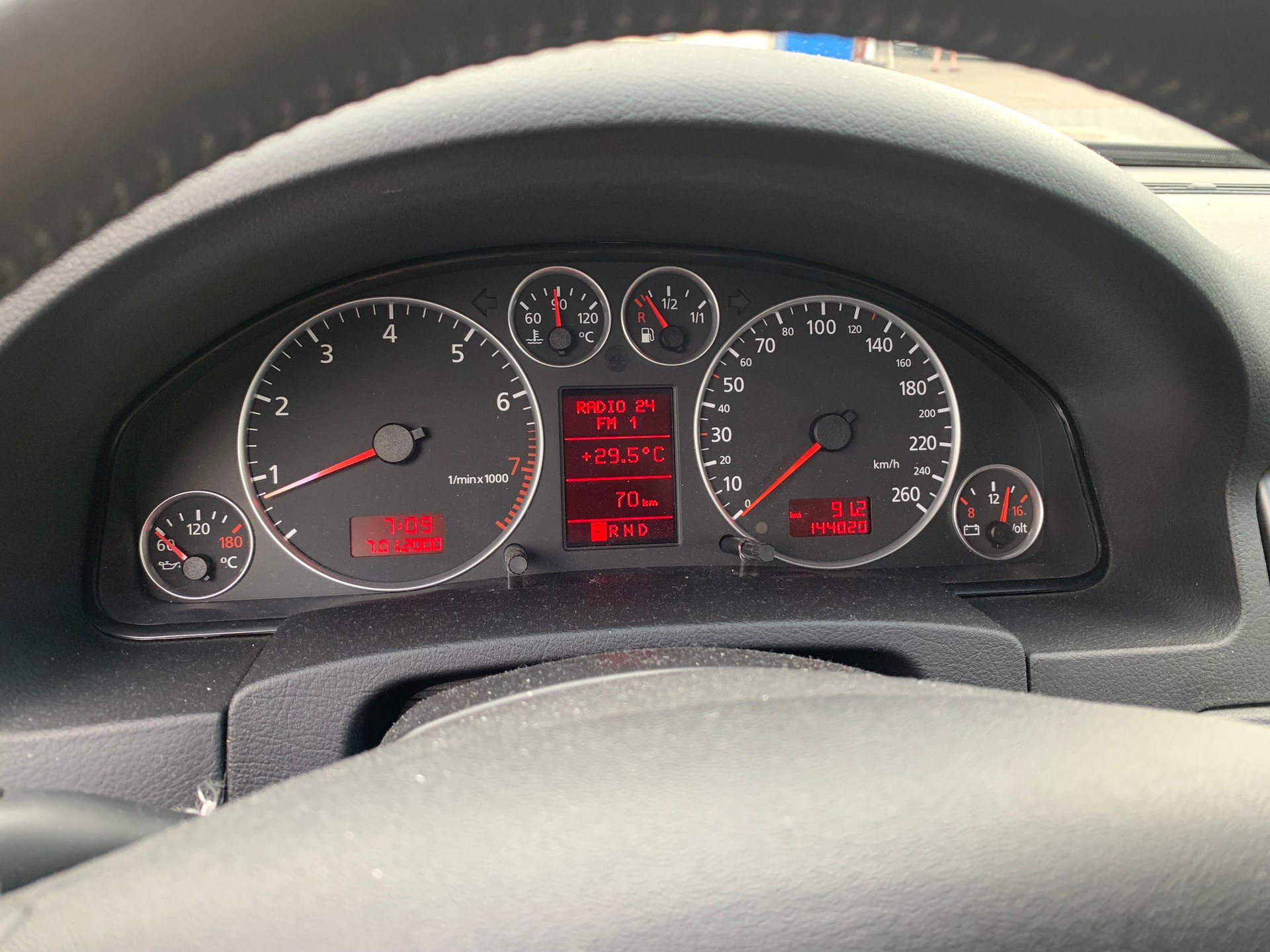 AUDI A6 Avant 2.4-image-8