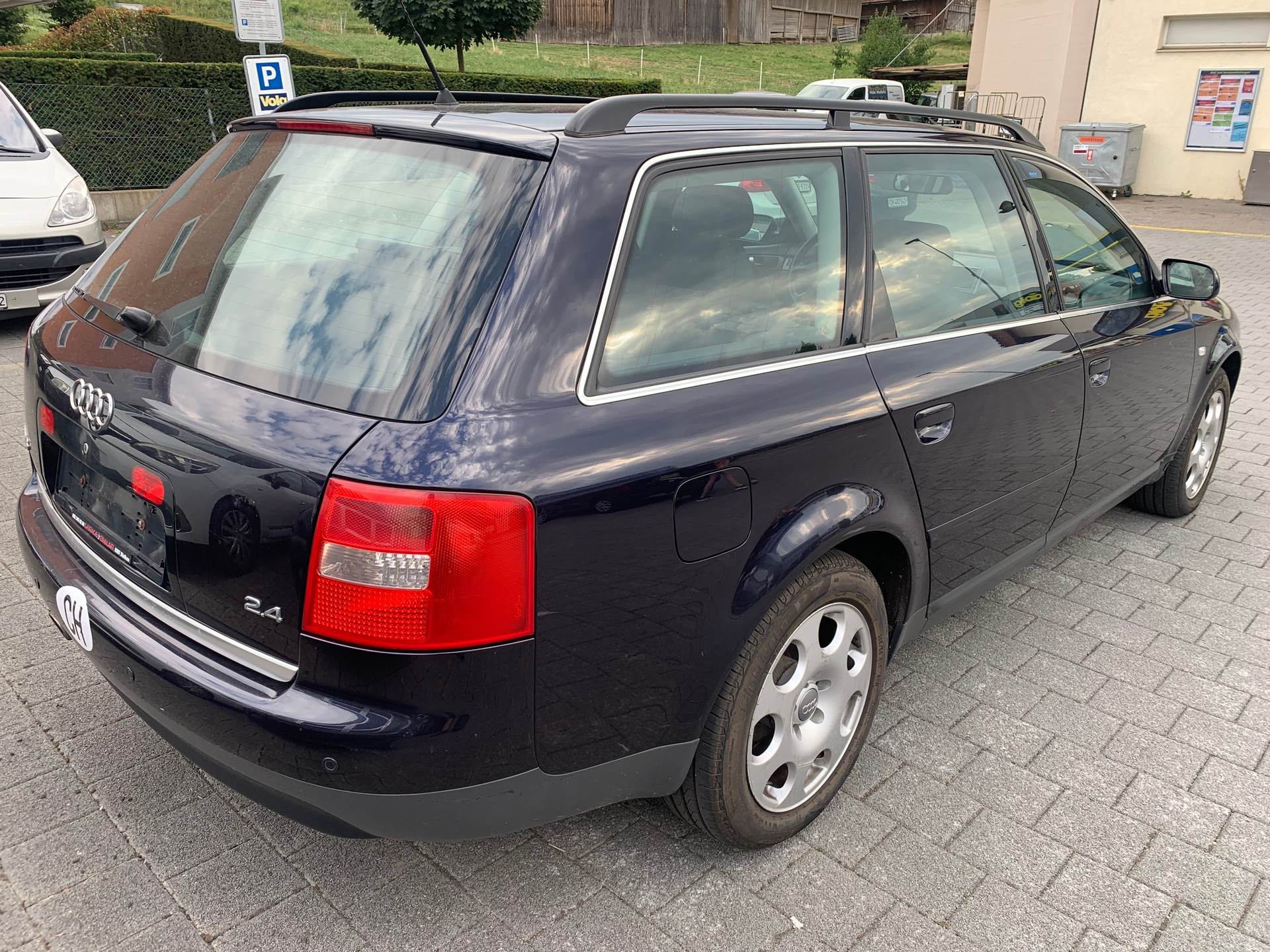 AUDI A6 Avant 2.4-image-2