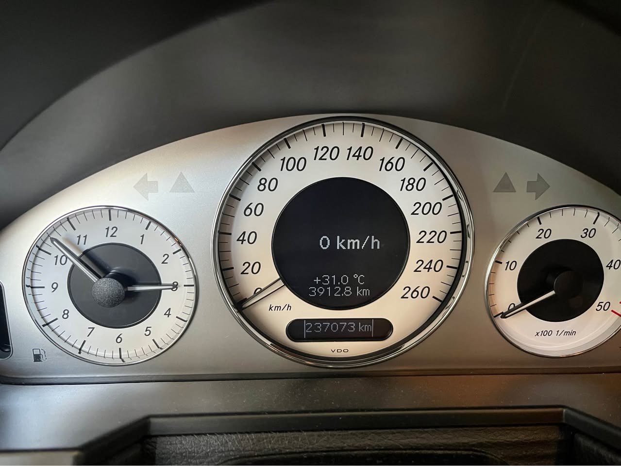 MERCEDES-BENZ E 320 CDI Avantgarde 4Matic Automatic-image-10