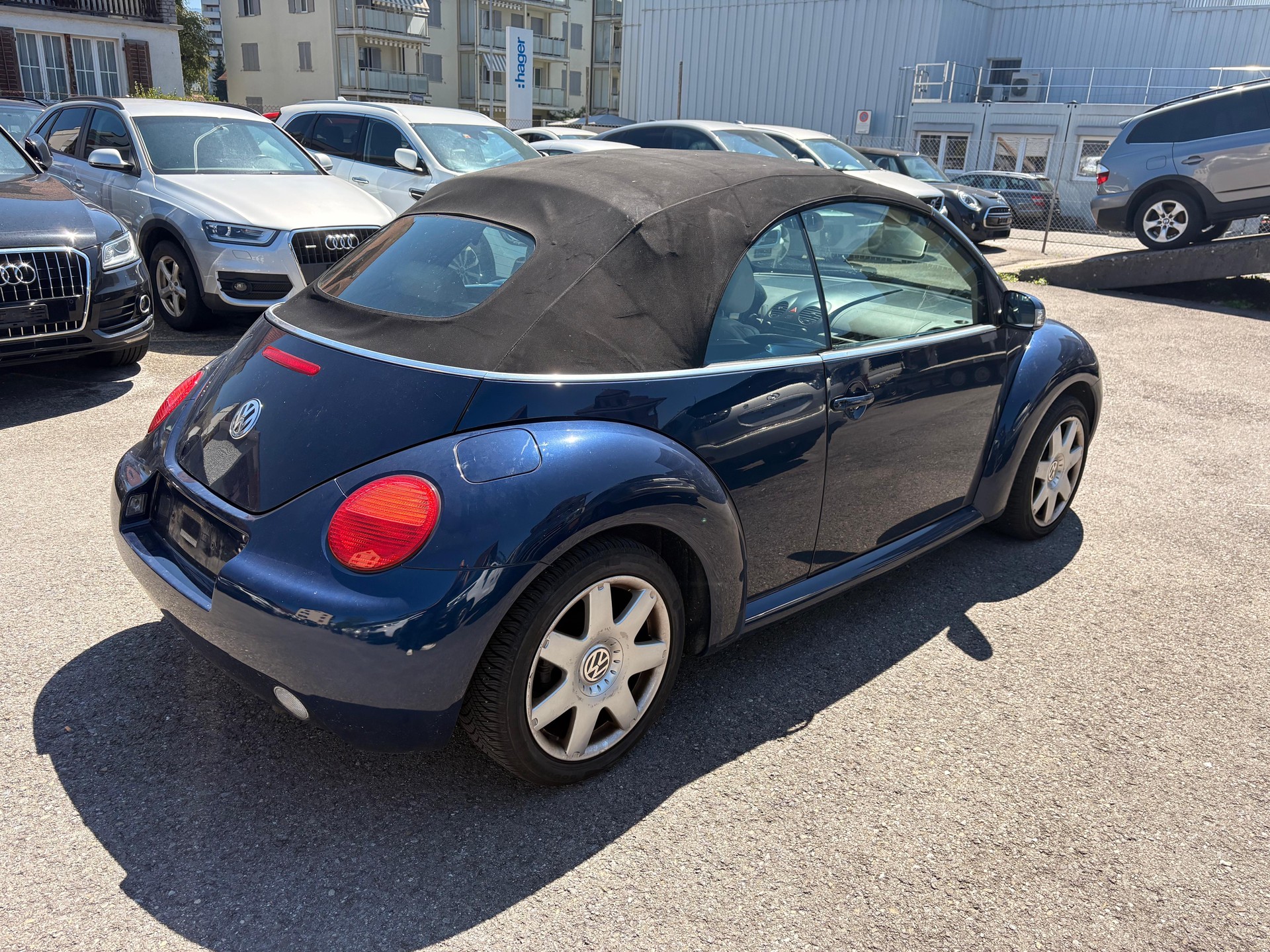 VW Beetle Cabrio 2.0-image-3