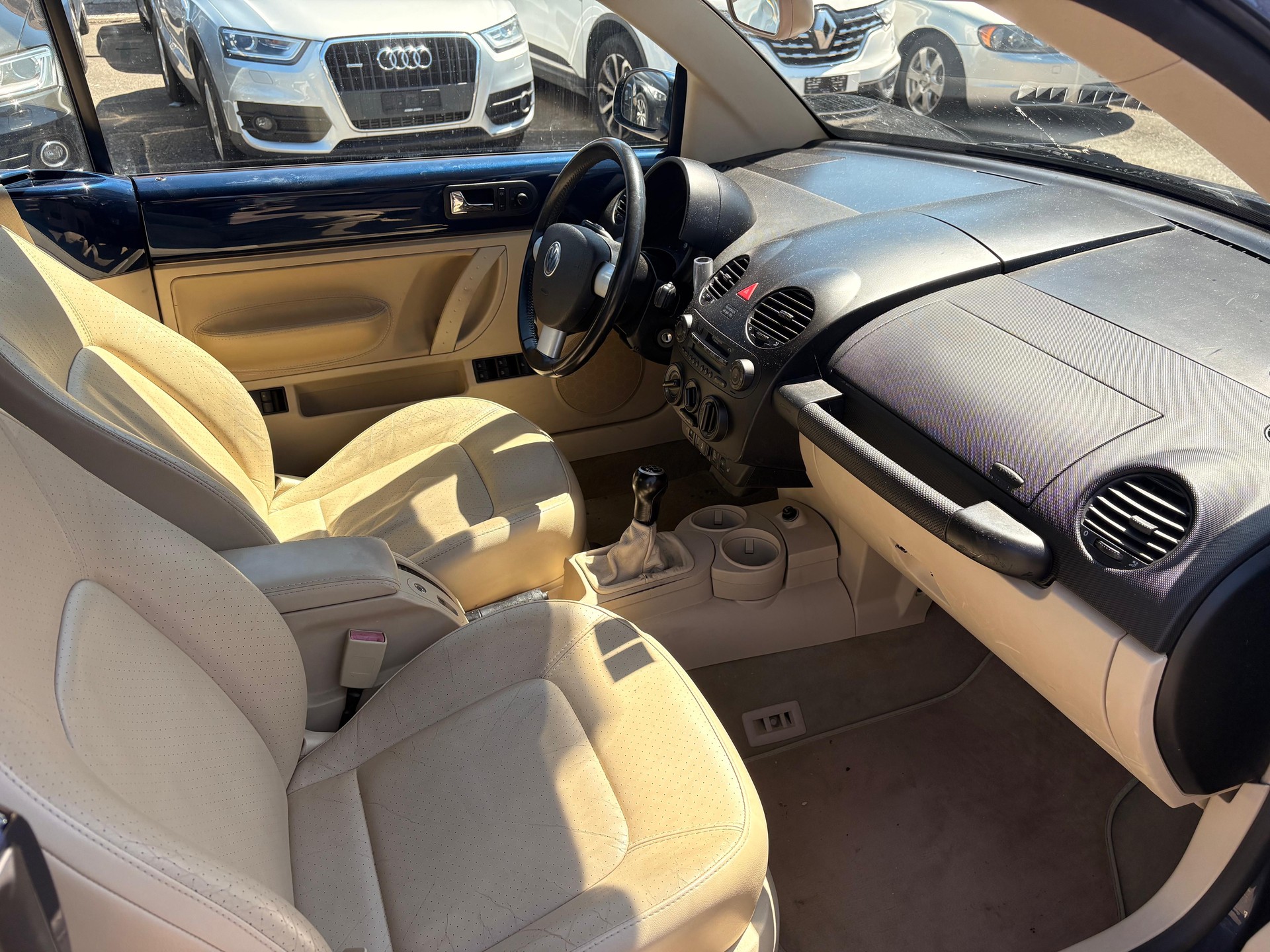 VW Beetle Cabrio 2.0-image-4