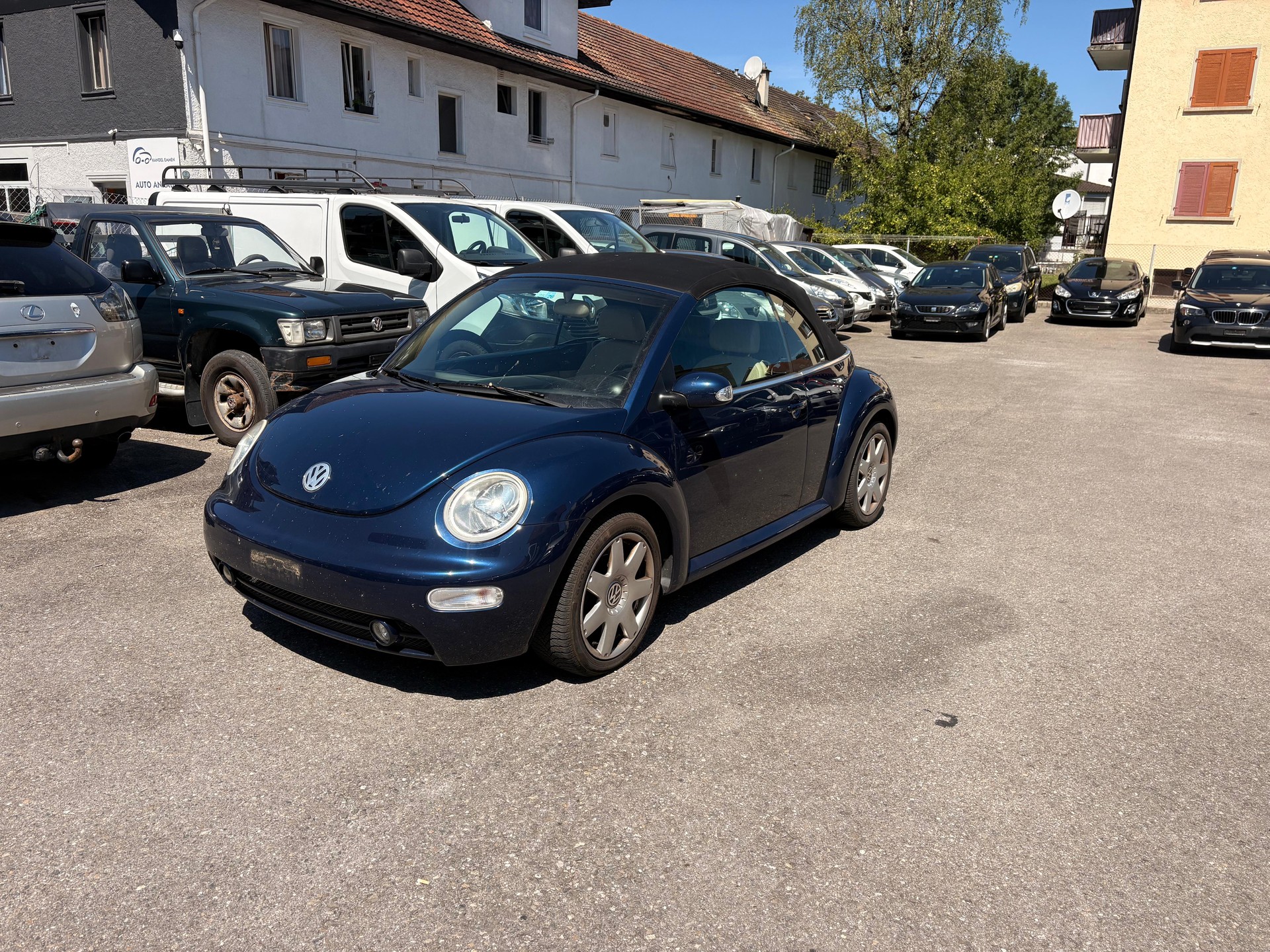 VW Beetle Cabrio 2.0-image-0