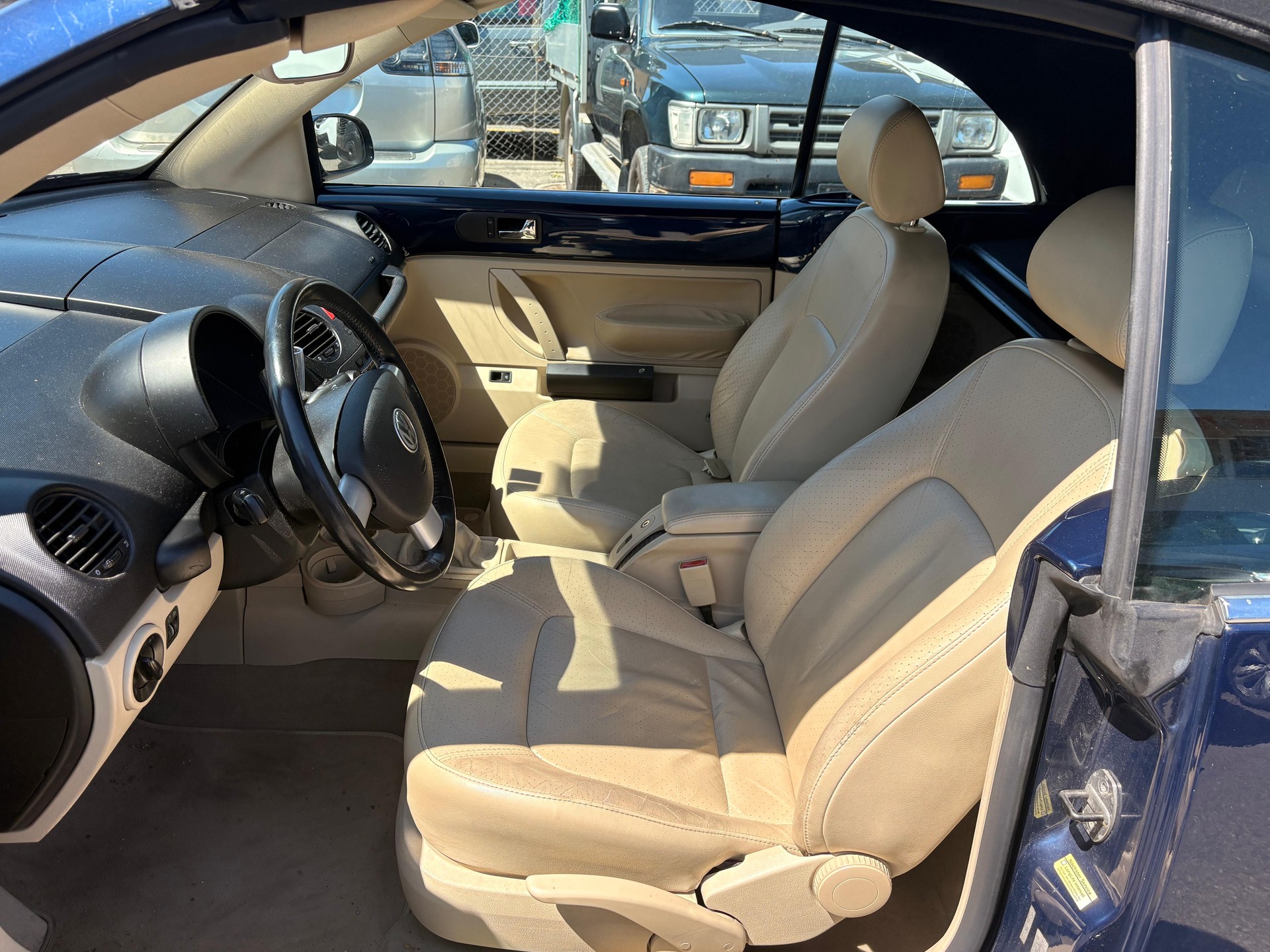 VW Beetle Cabrio 2.0-image-5