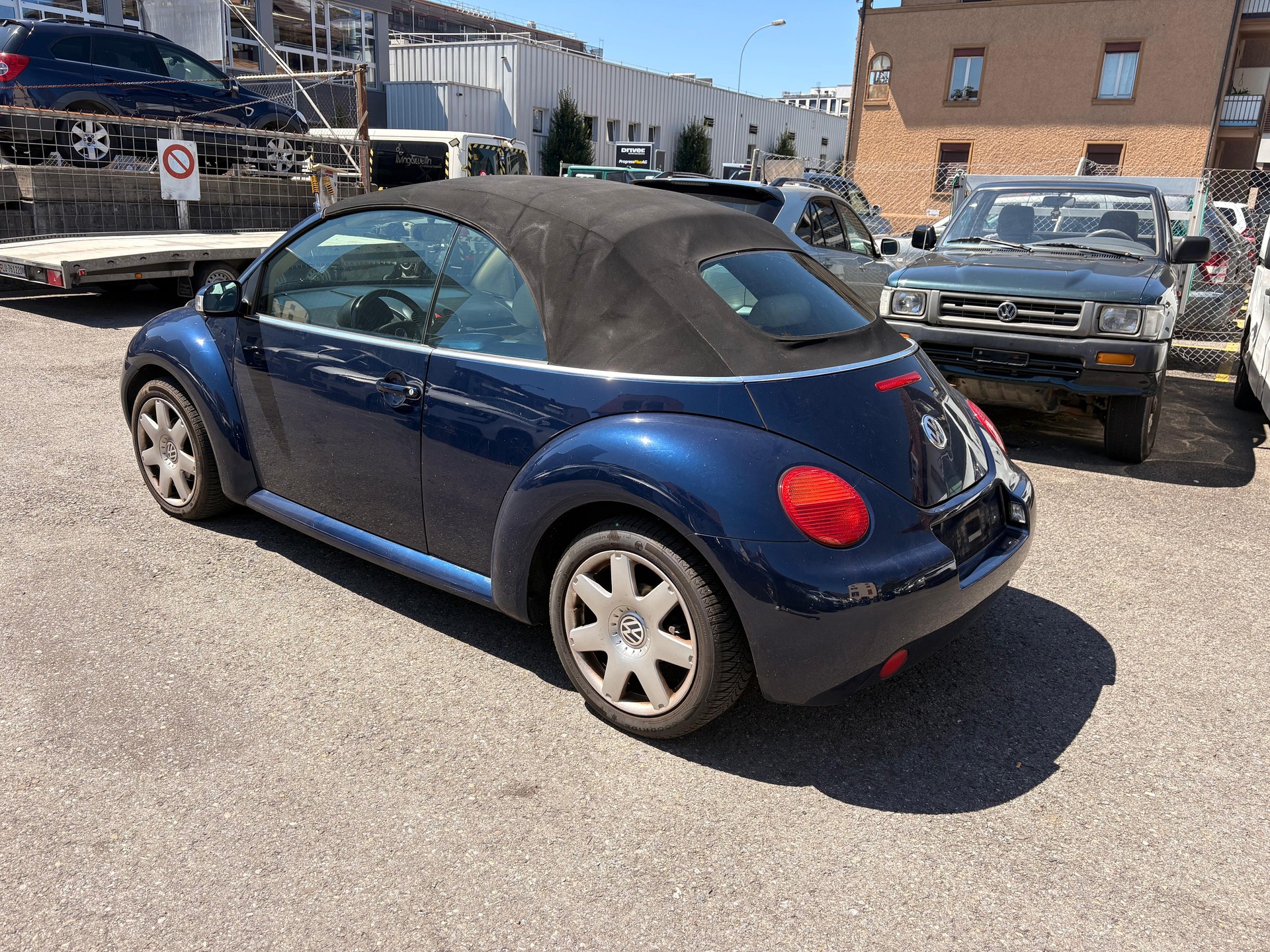 VW Beetle Cabrio 2.0-image-2