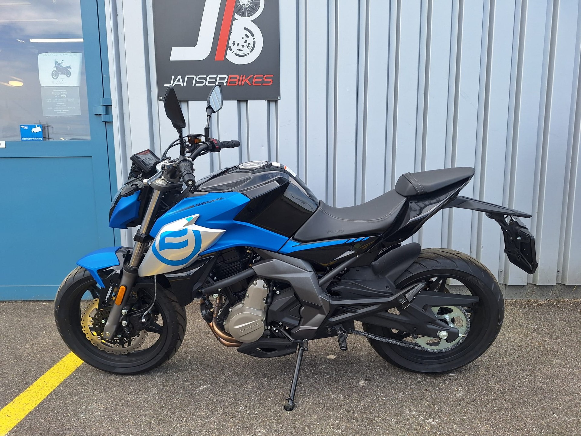 CF MOTO 650 NK-image-1