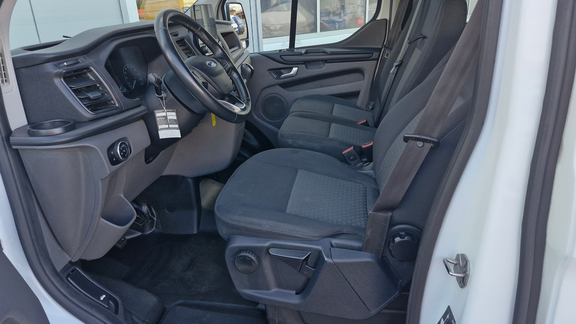 FORD Transit Custom Van 300 L2 2.0 TDCi 105 Trend-image-4