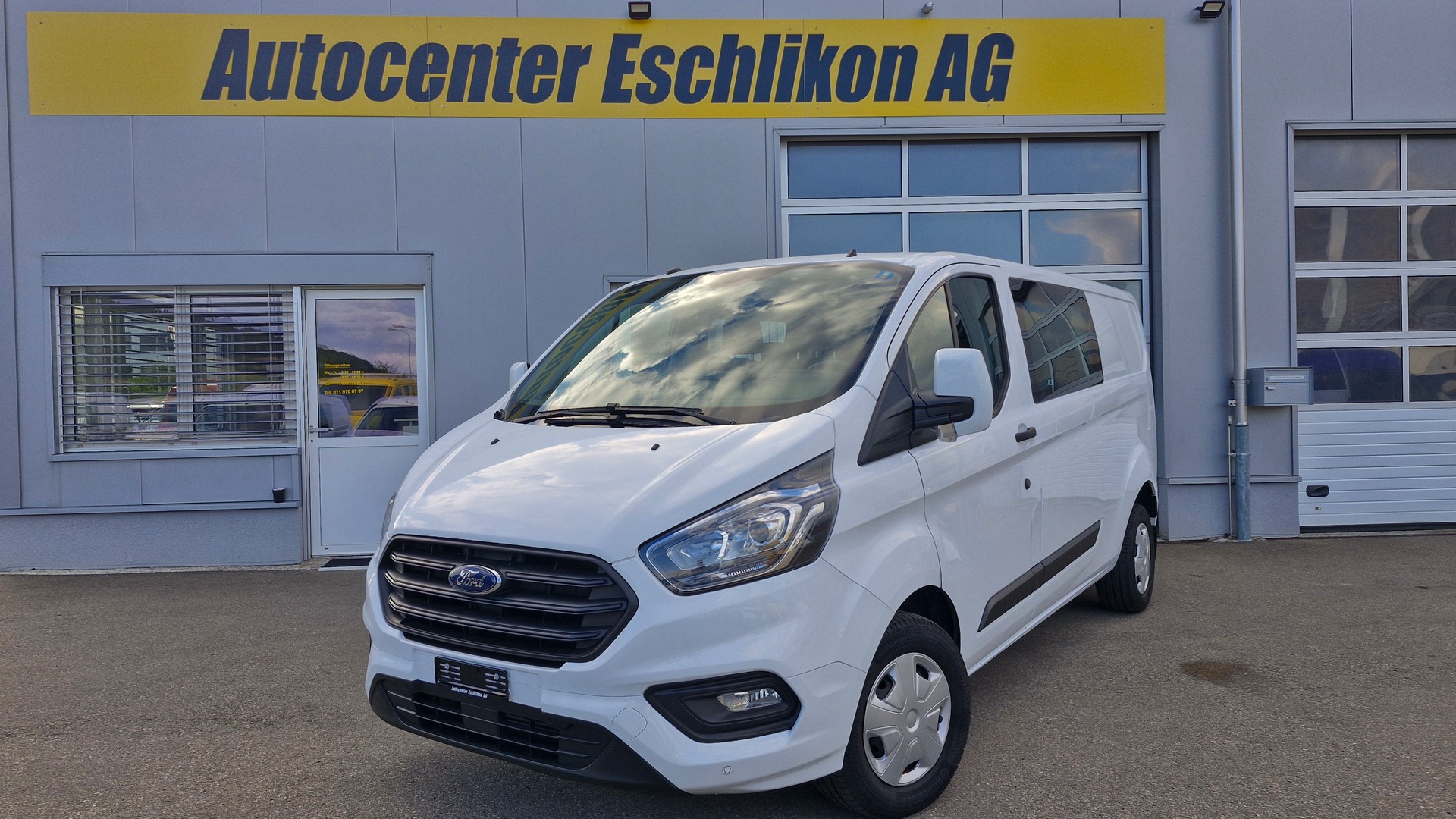FORD Transit Custom Van 300 L2 2.0 TDCi 105 Trend-image-0