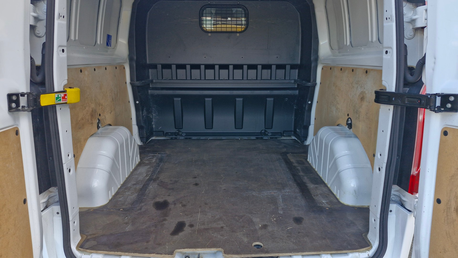 FORD Transit Custom Van 300 L2 2.0 TDCi 105 Trend-image-11