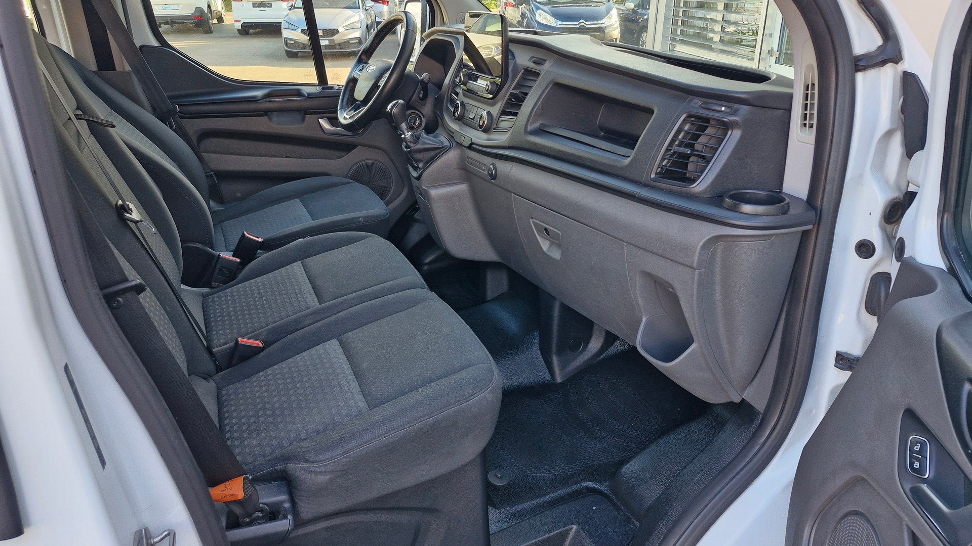 FORD Transit Custom Van 300 L2 2.0 TDCi 105 Trend-image-7