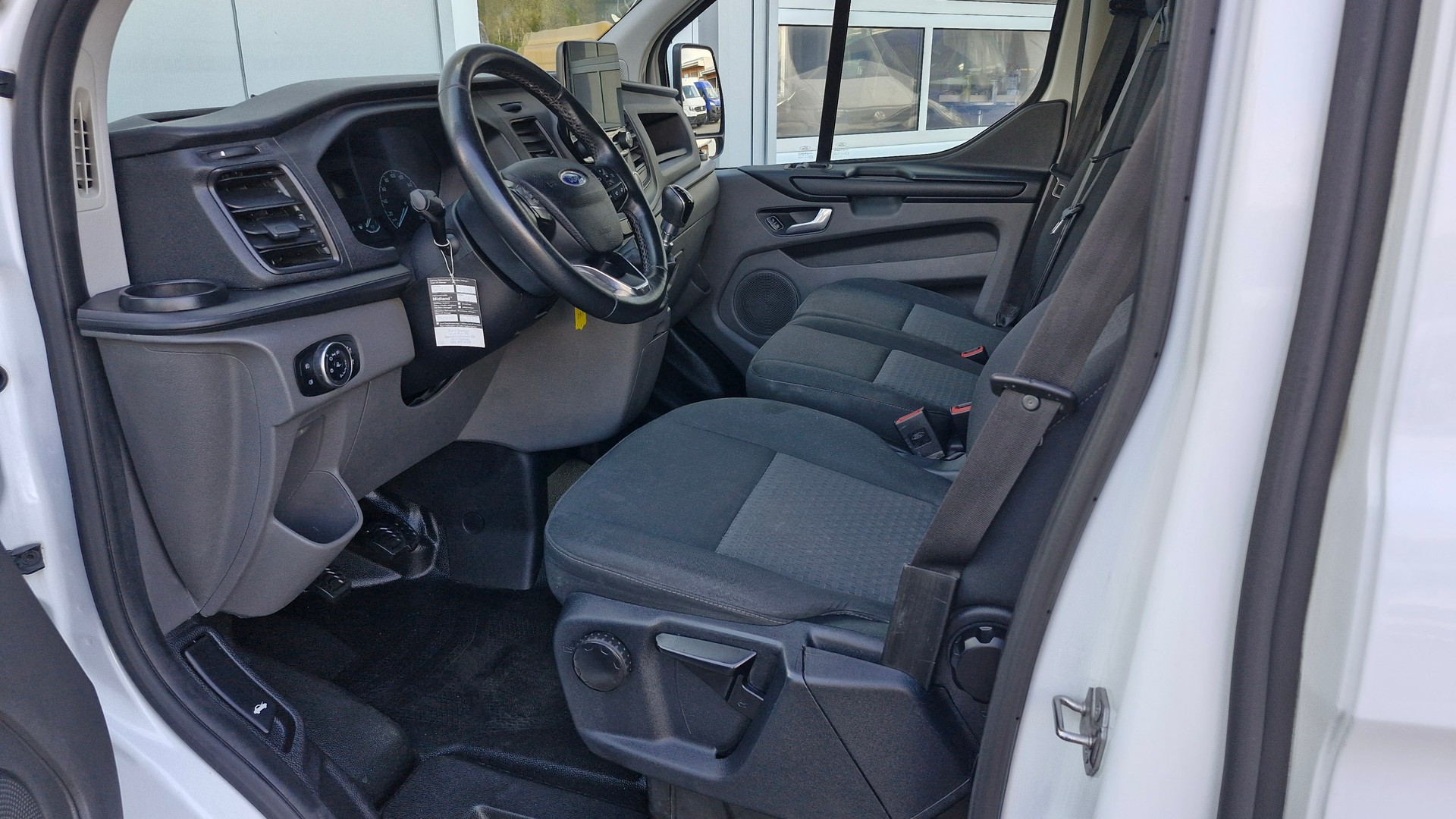 FORD Transit Custom Van 300 L2 2.0 TDCi 105 Trend-image-5