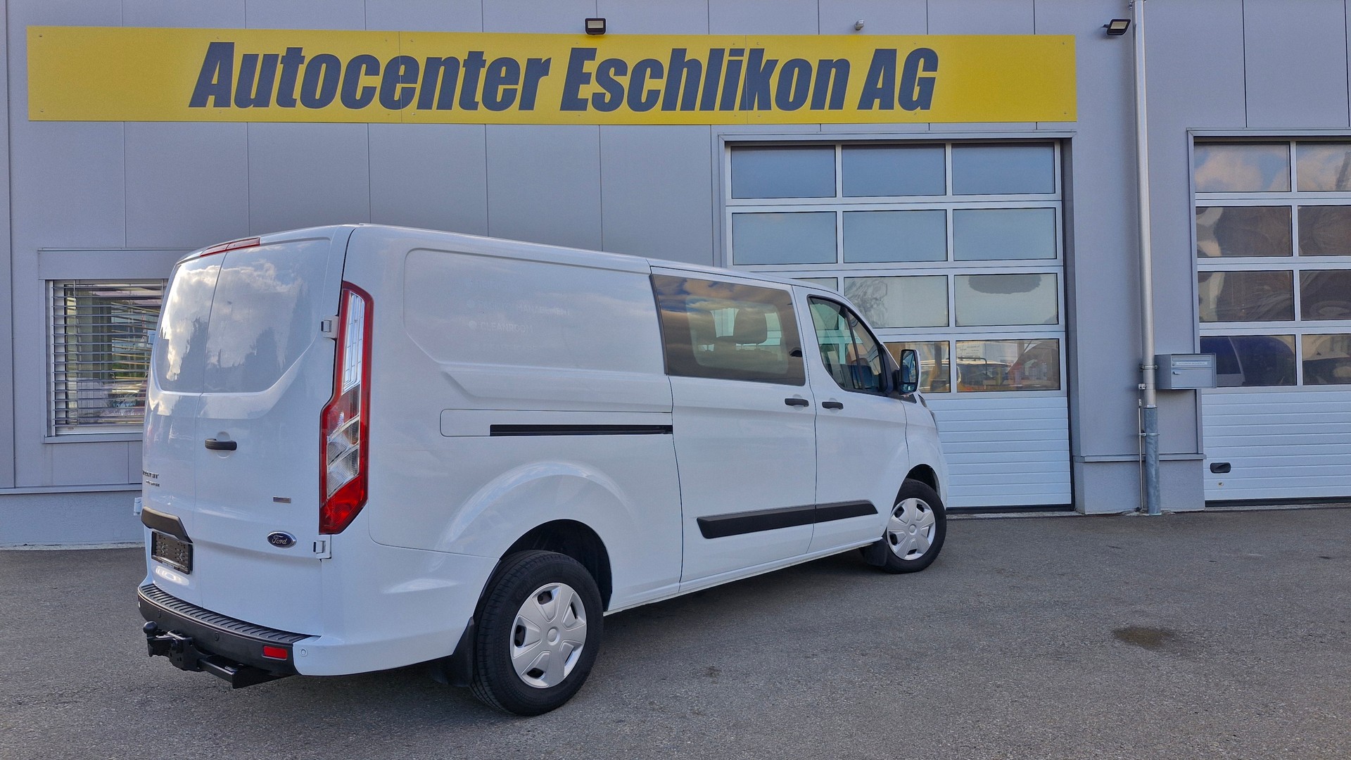 FORD Transit Custom Van 300 L2 2.0 TDCi 105 Trend-image-2